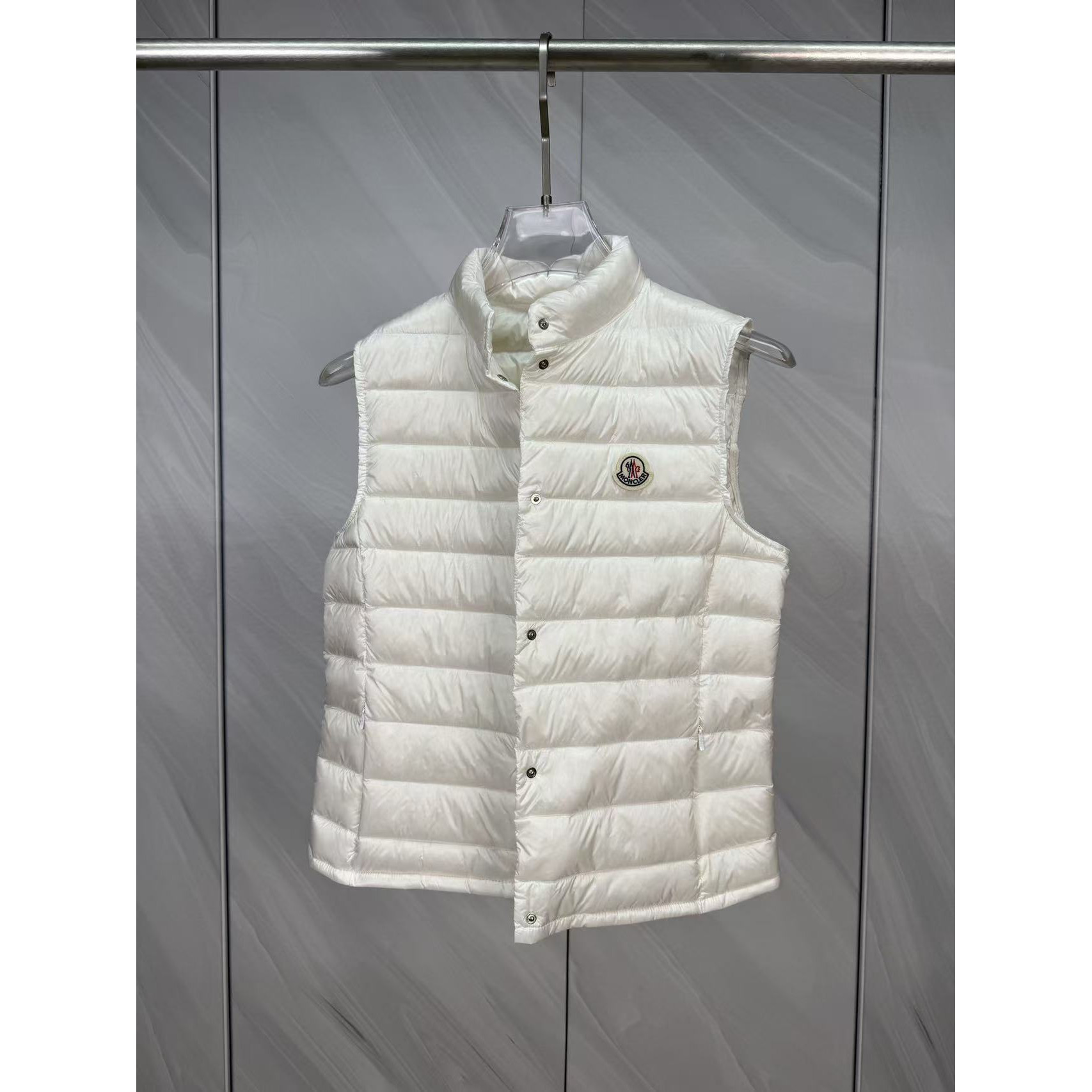 <p>Moncler Liane女士立领羽绒服(白)</p>