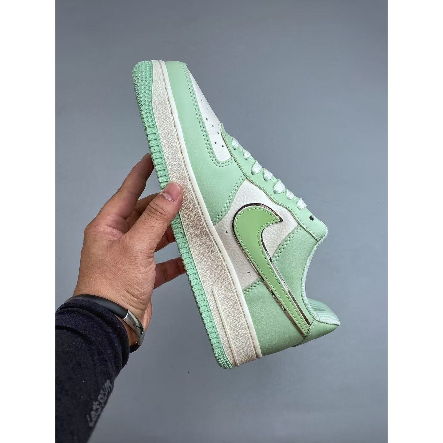 <p>Nike Air Force1 07 low &nbsp;联名款(綠)</p>