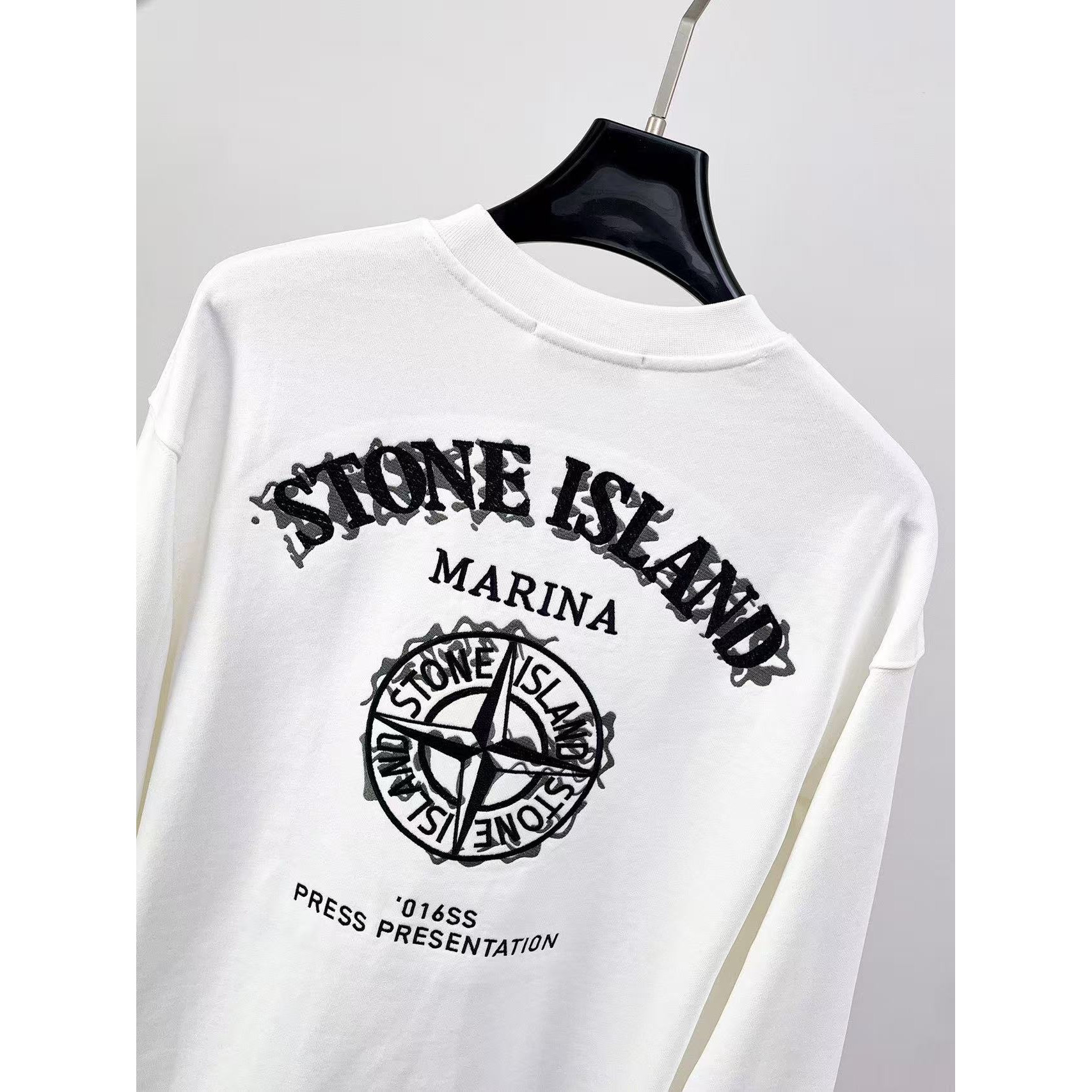 <p>Stone Island 圓領長袖T恤(白)</p>