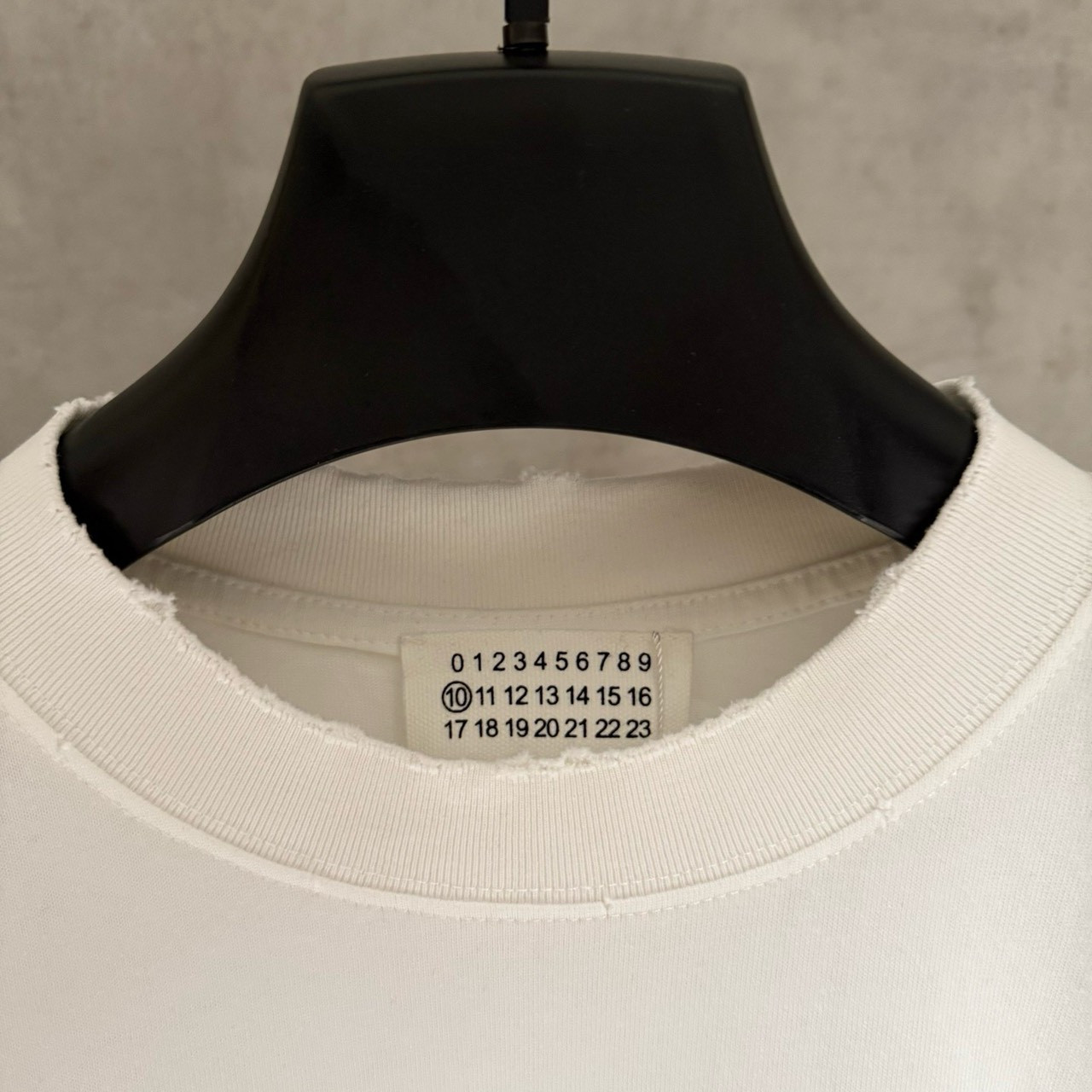 <p>Maison Margiela 长袖T恤(白D01)</p>