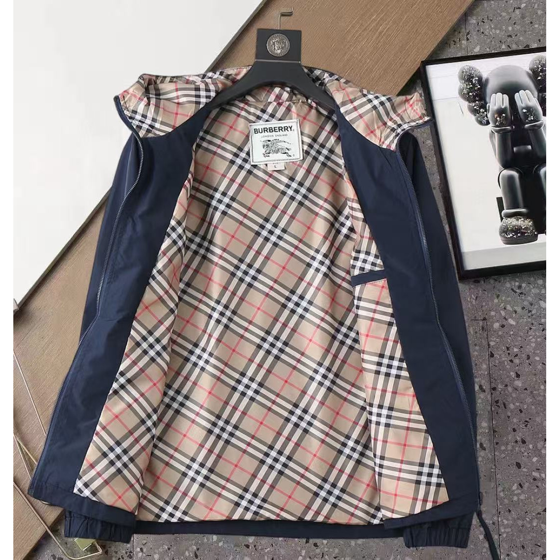 <p>BURBERRY 男士夹克外套(藏青)</p>