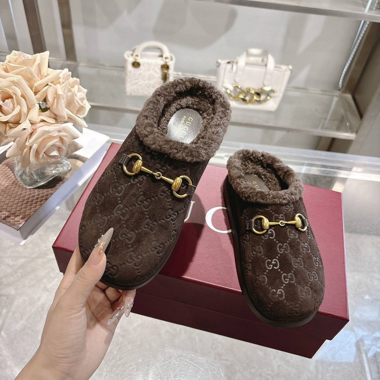 <p>GUCCI 穆勒羊毛拖鞋</p>