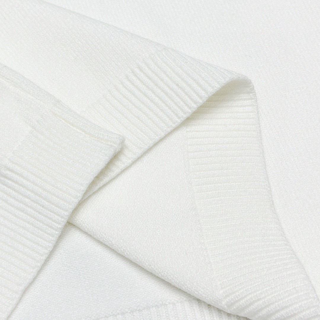 <p>LV 男士圆领毛衣(白)</p>