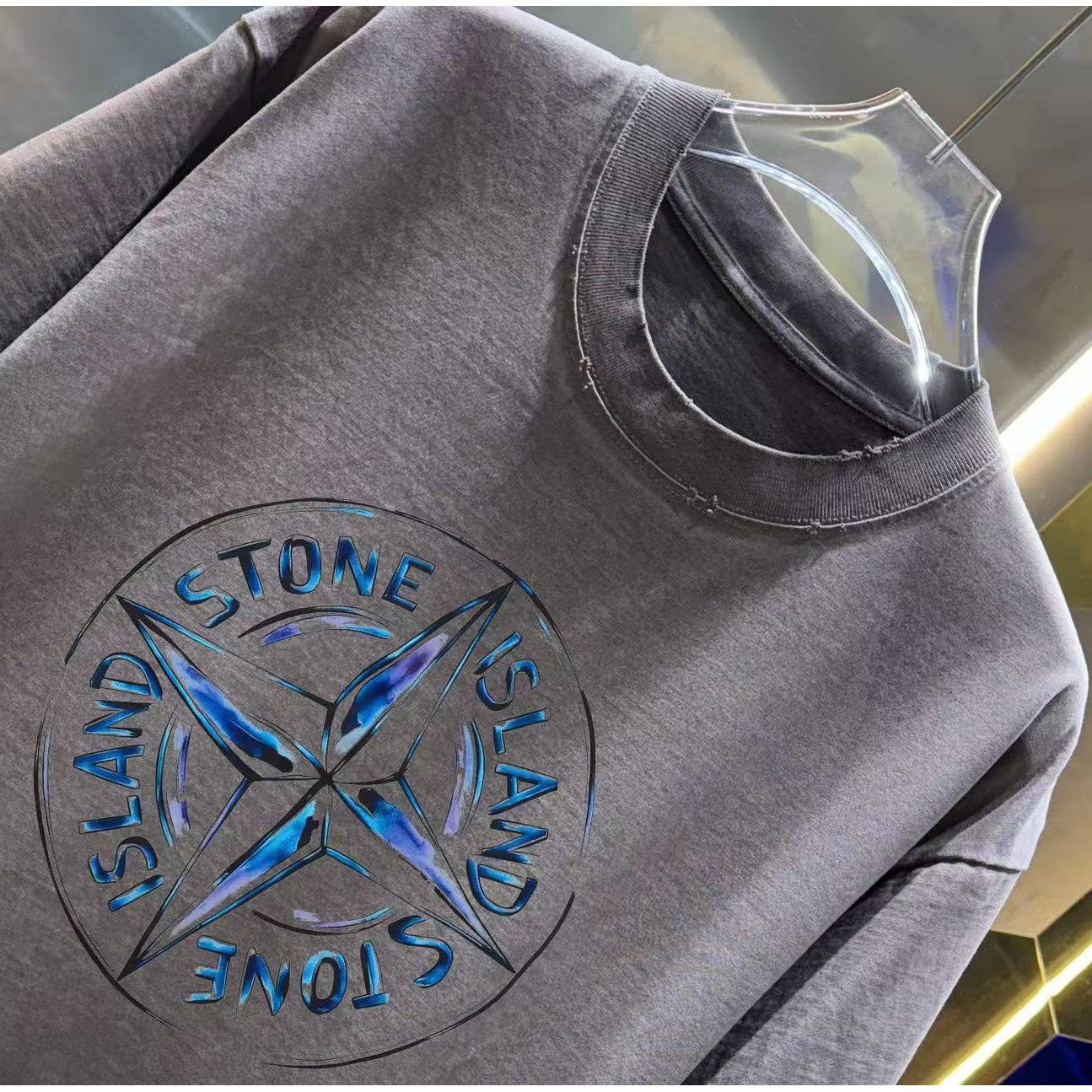 <p>Stone Island 洗水磨破短袖(洗水咖)</p>
