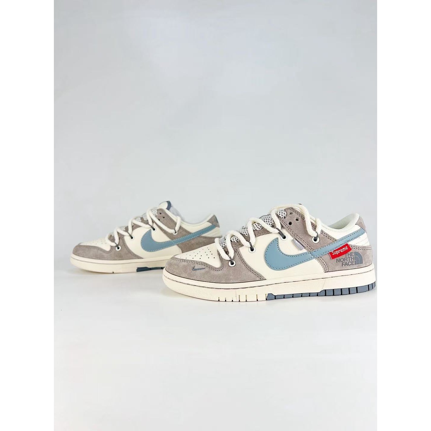 <p>NIKE DUNK SB LOW 白灰藍</p>