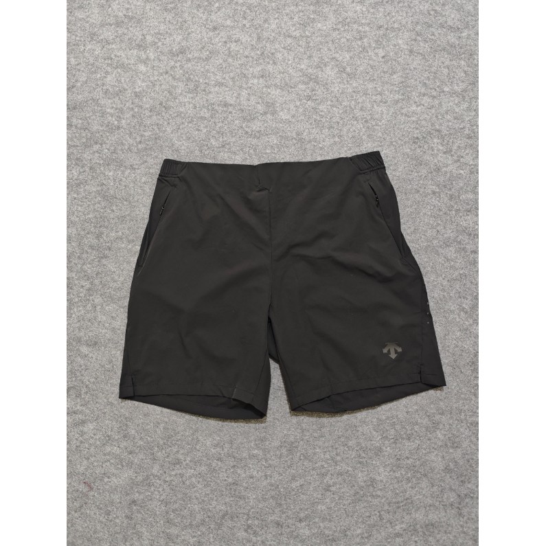 <p>DESCENTE 速乾短褲(黑色)</p>