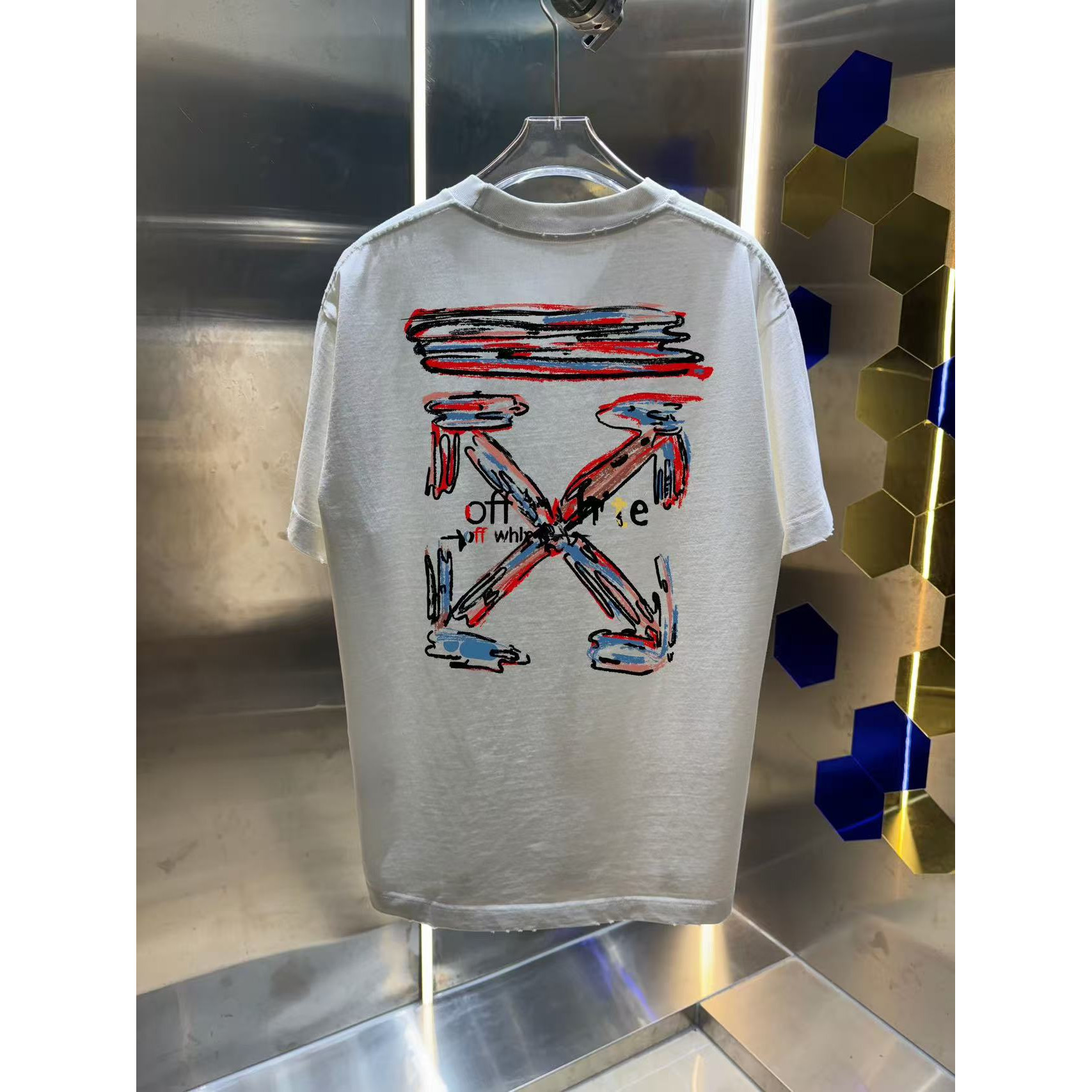<p>OFF-white 洗水磨破短袖T恤(洗水白)</p>