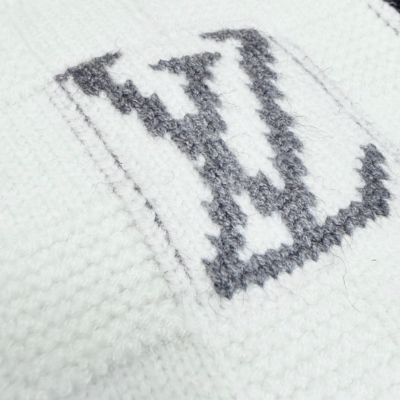 <p>LV 羊毛针织外套</p>