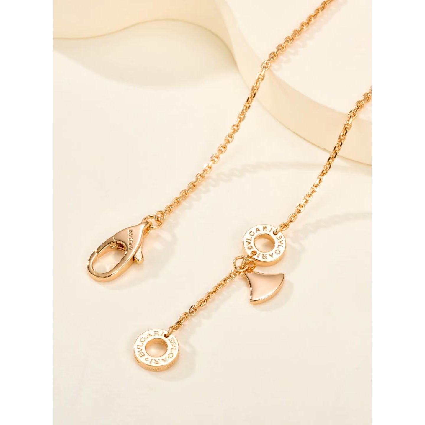 <p>CARTIER&nbsp;七夕项链</p>