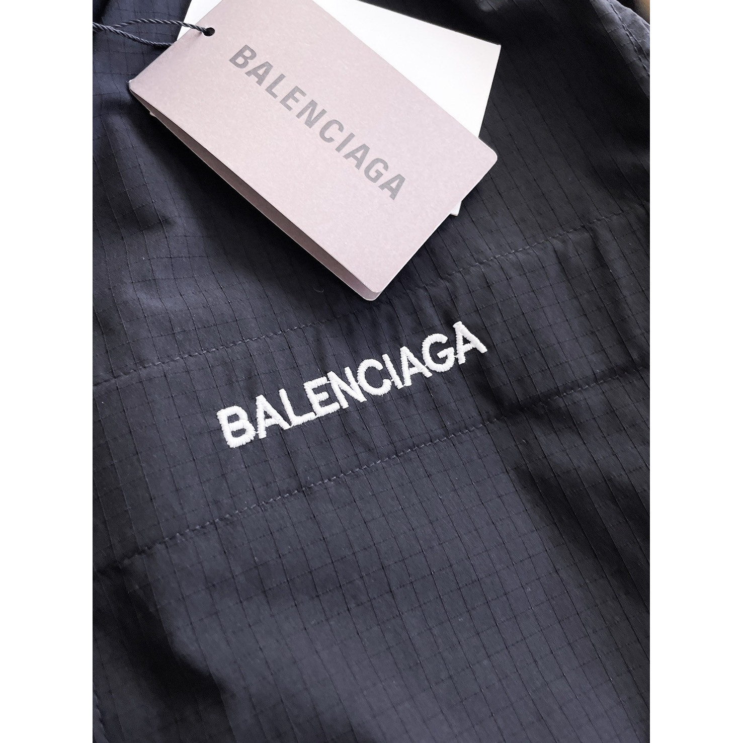 <p>Balenciaga 男士夹克外套(黑)</p>