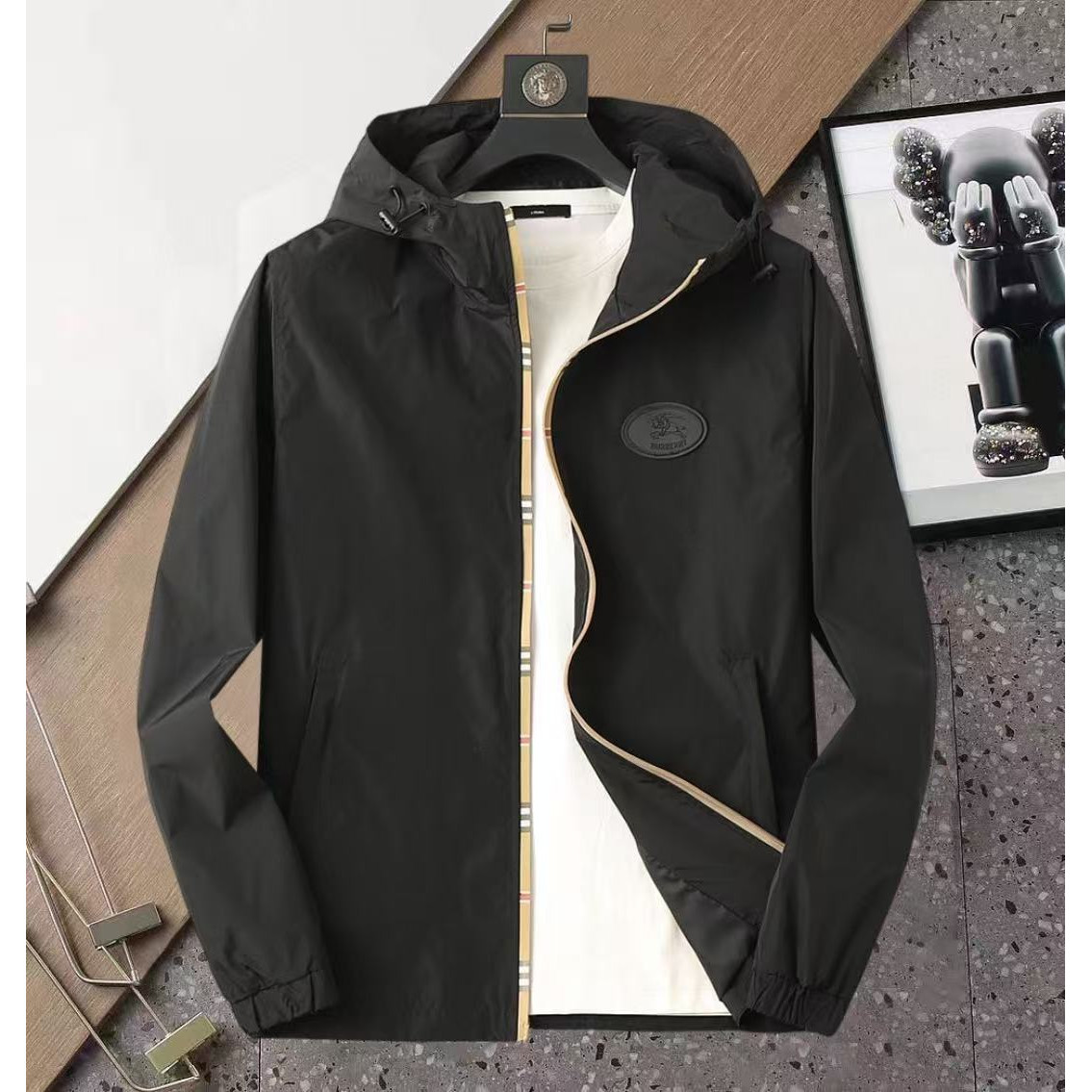 <p>BURBERRY&nbsp;男士夹克外套(黑)</p>