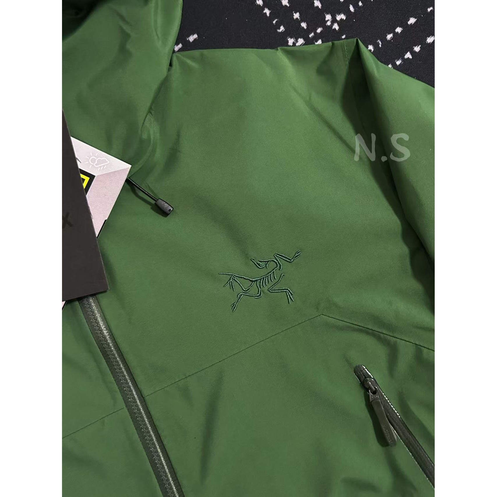 <p>Arc'teryx Beta系列 SL GORE-TEX 硬壳刺绣连帽防水防风透气冲锋衣 (伊甸绿)</p>