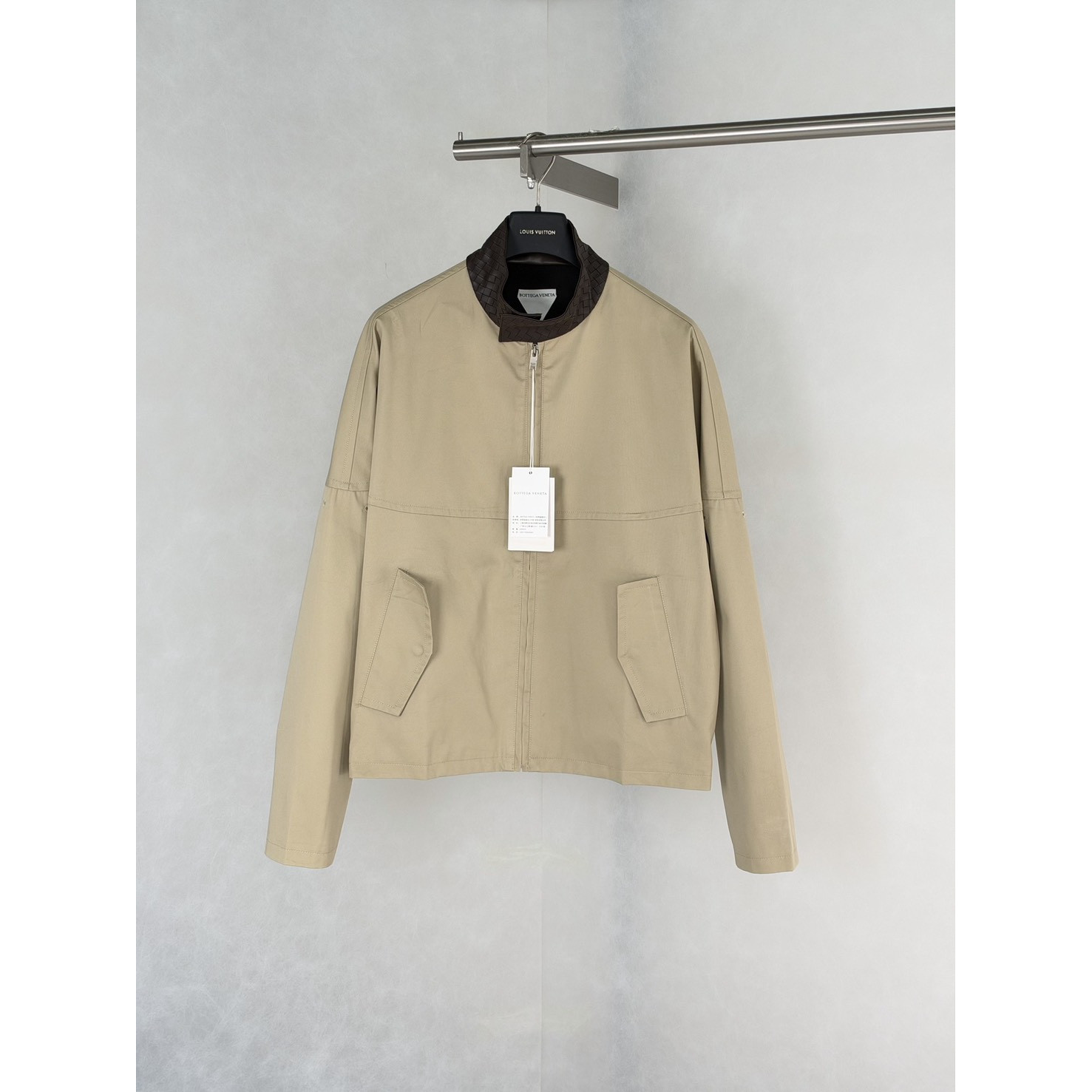 <p>Bottega Veneta Bv菱格编织纹路夹克外套(卡其)</p>