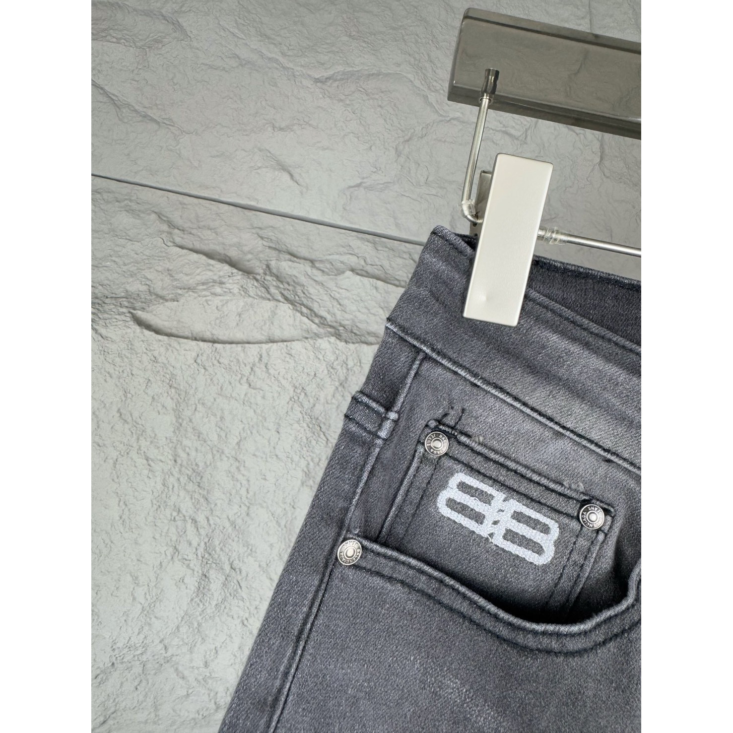 <p>Balenciaga 牛仔褲</p>
