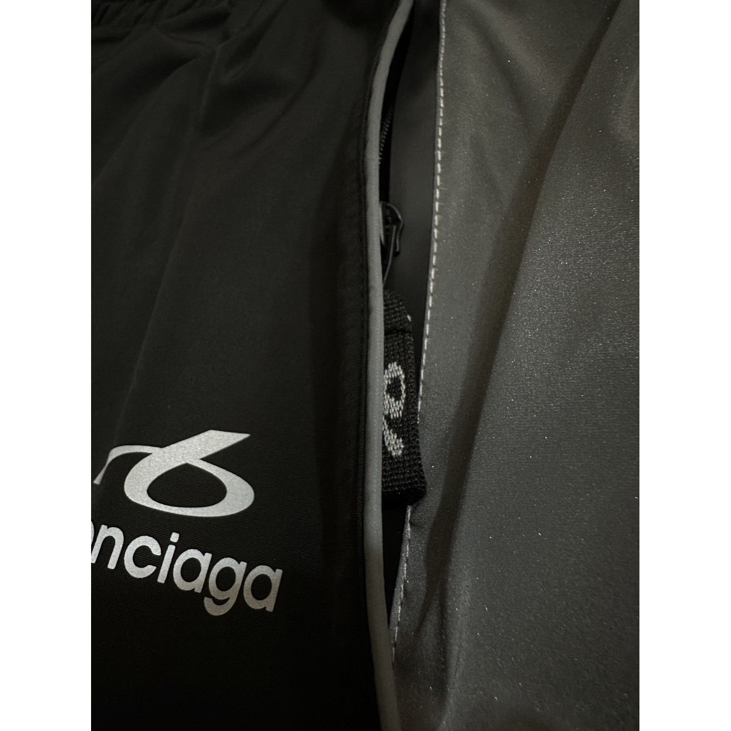 <p>Balenciaga BODIES拼色休闲运动冲锋裤</p>