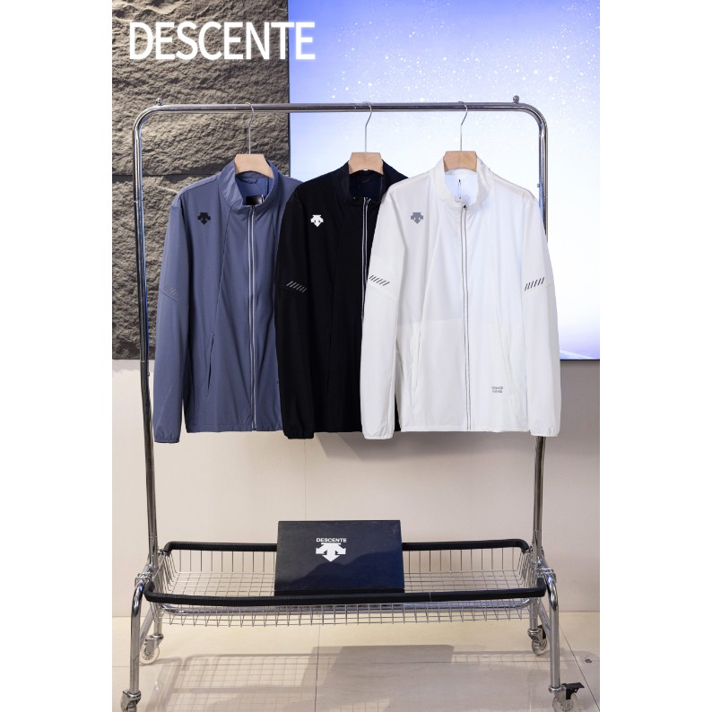 <p>DESCENTE 男女同款輕薄外套(黑)</p>