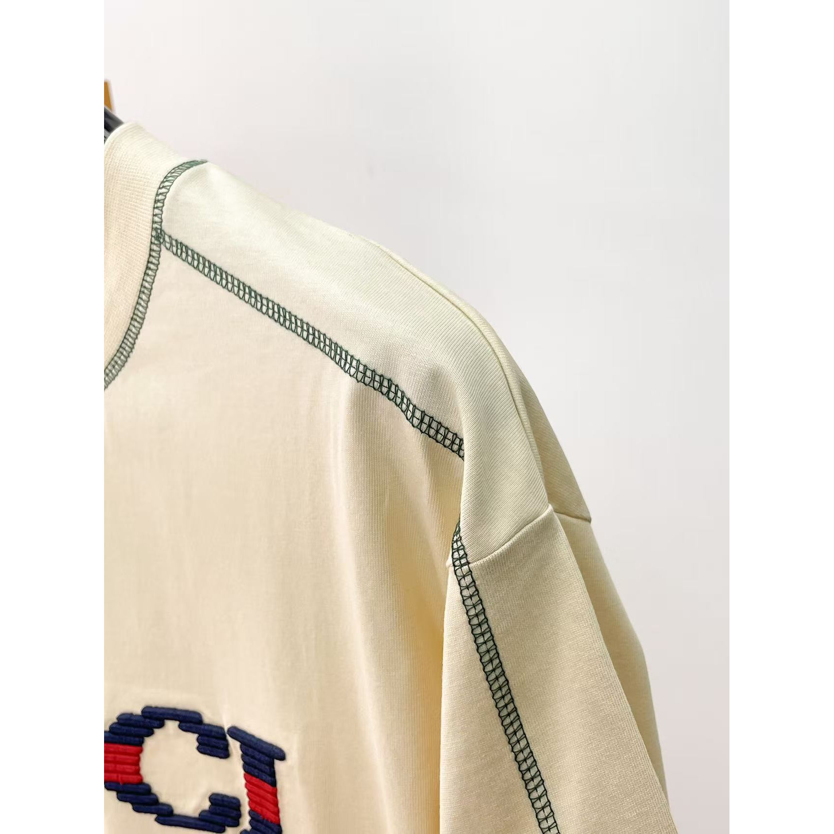 <p>GUCCI 专柜新款短袖T恤(卡其)</p>