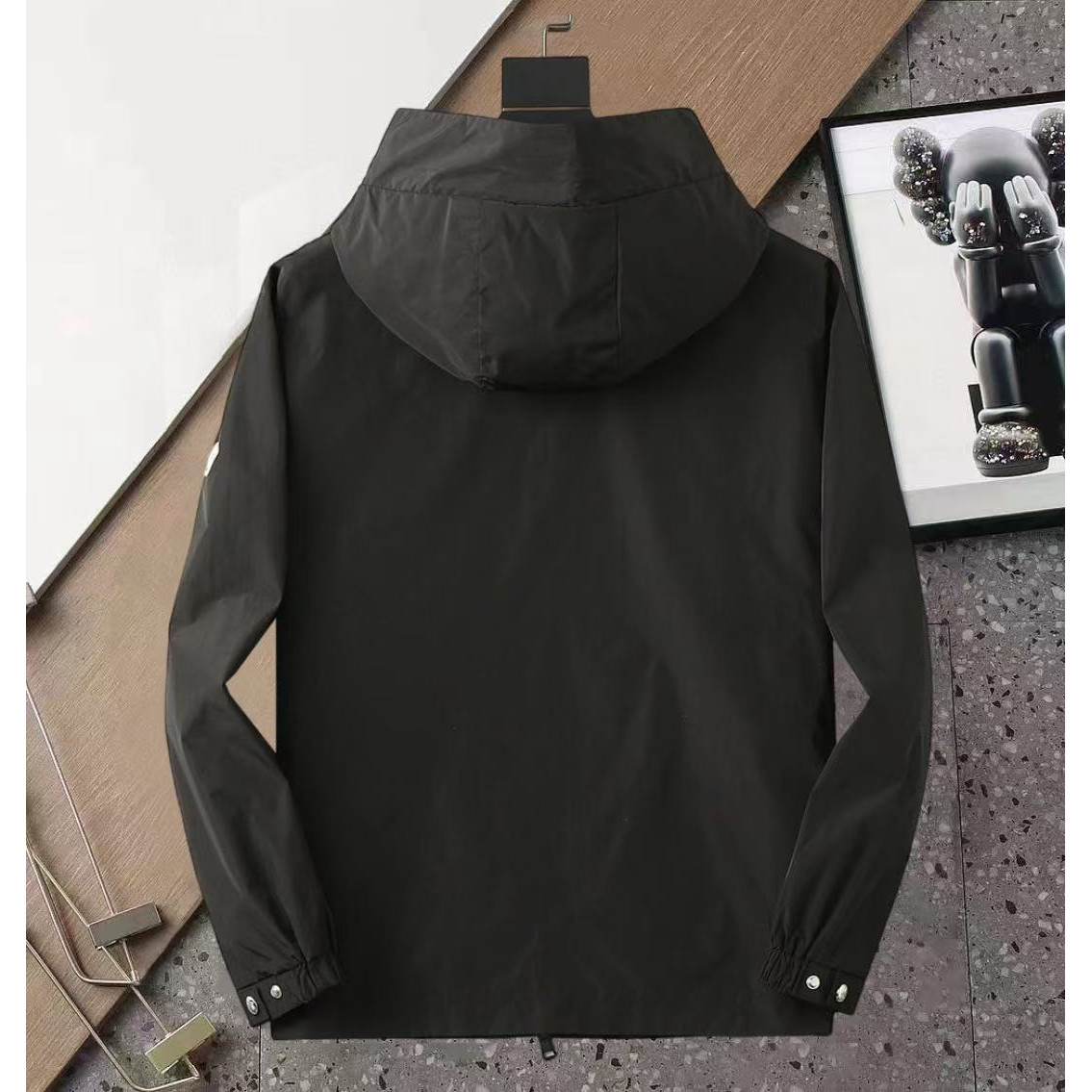 <p>MONCLER&nbsp;男士夹克外套(800807)</p>
