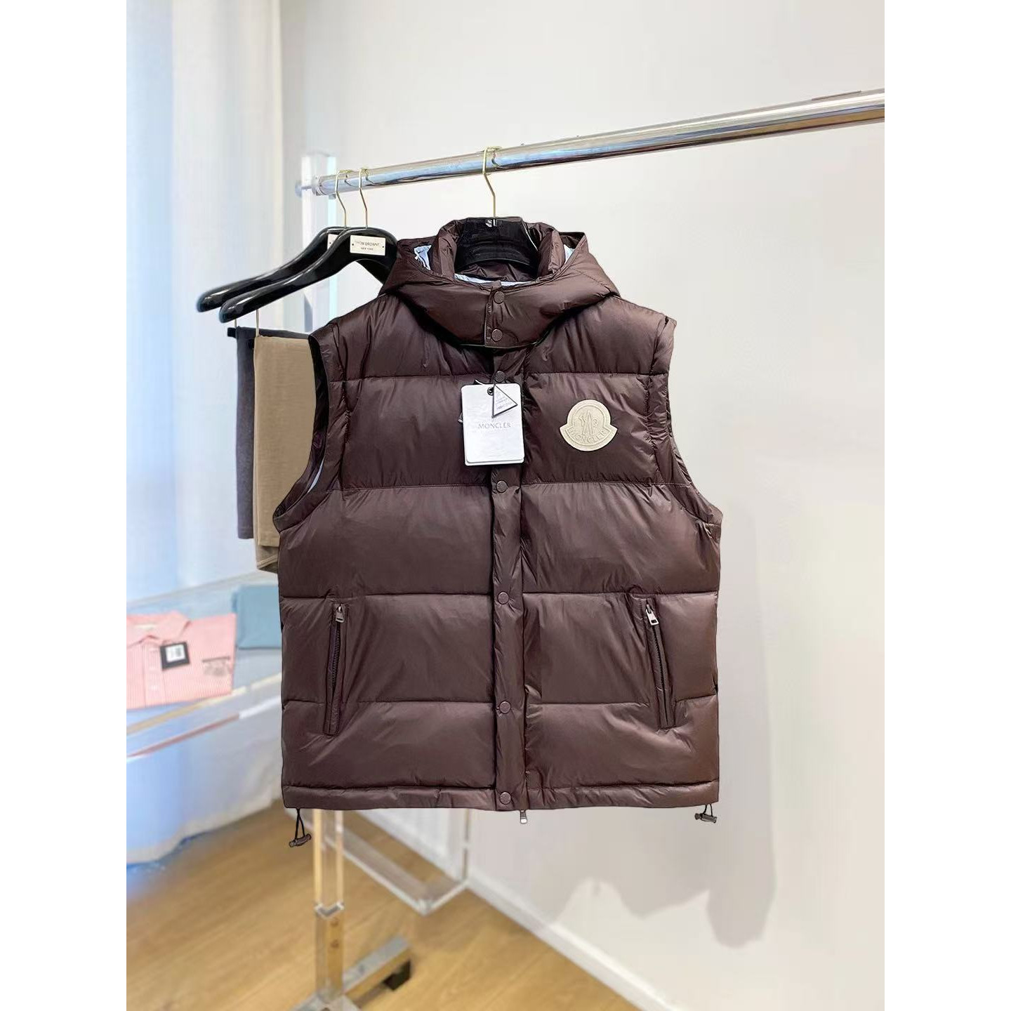 <p>MONCLER 秋冬新款羽绒服(棕色)</p>
