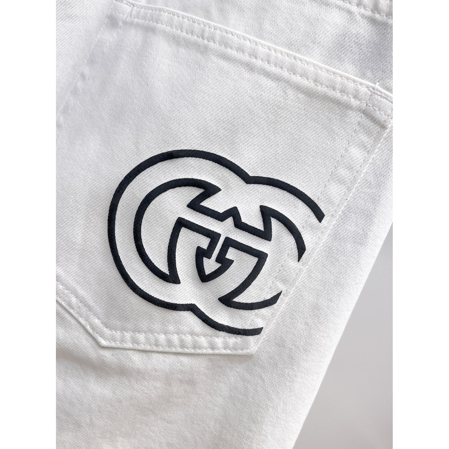 <p>GUCCI&nbsp;牛仔裤(白)</p>