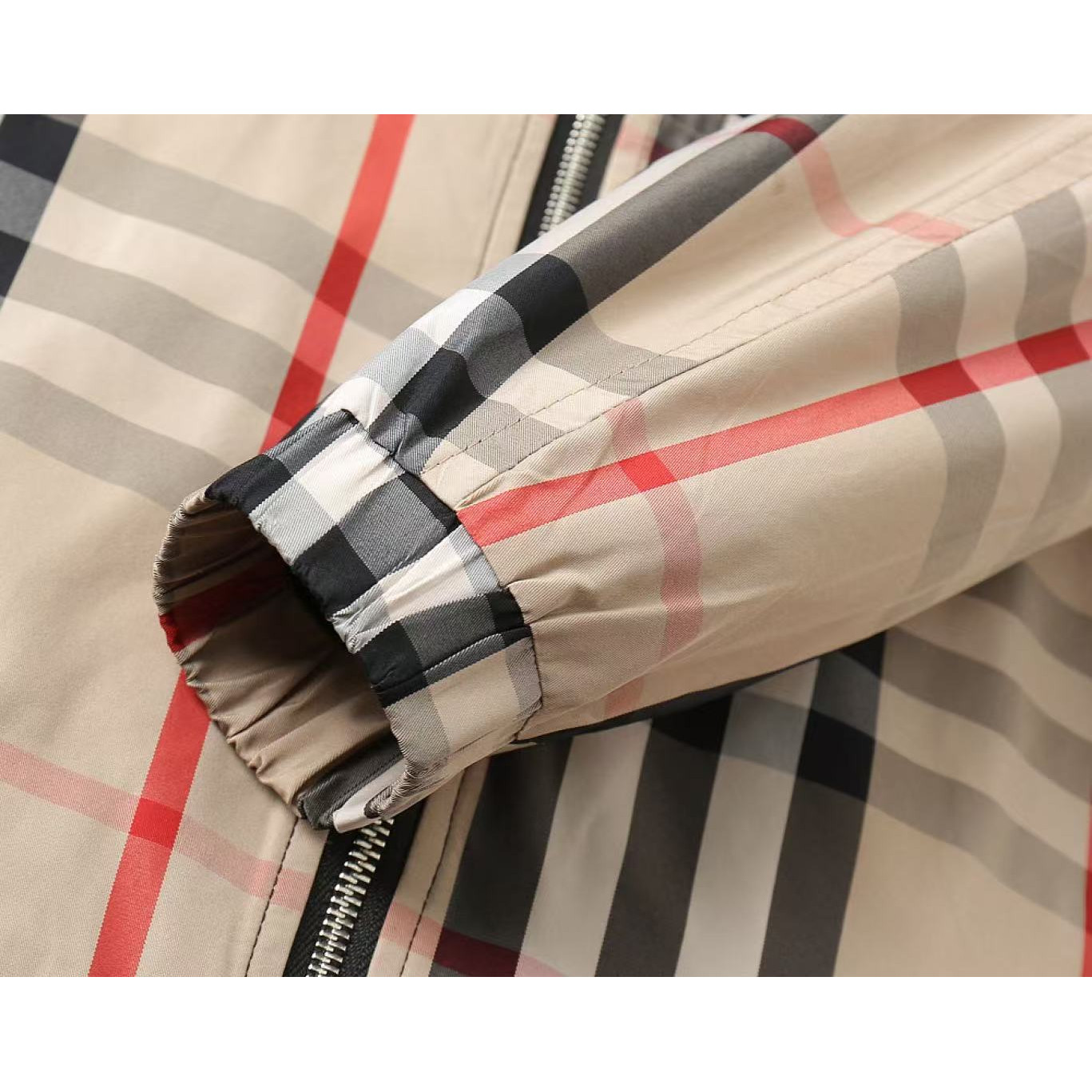 <p>BURBERRY 男士夹克外套(卡其)</p>