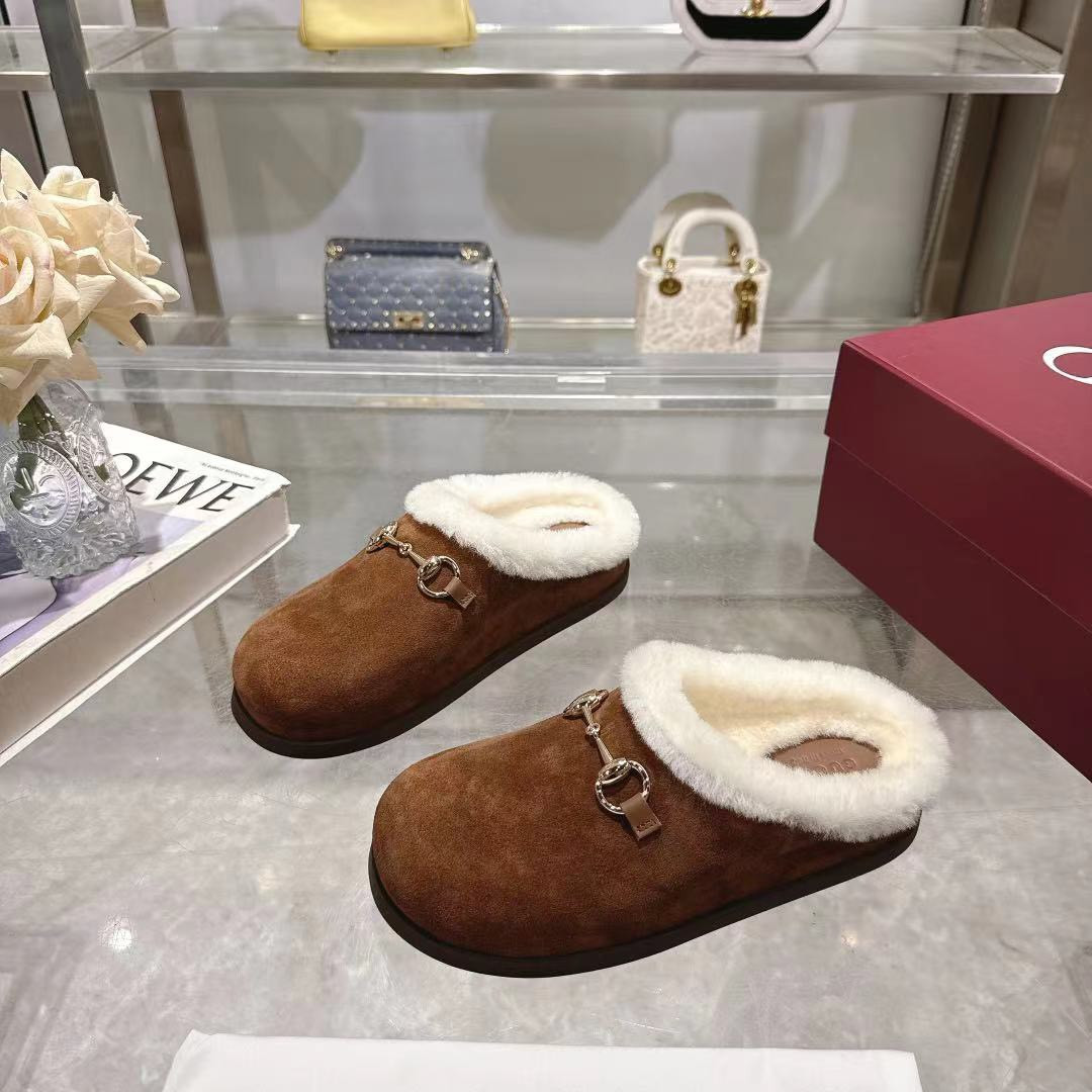 <p>GUCCI 穆勒羊毛拖鞋</p>