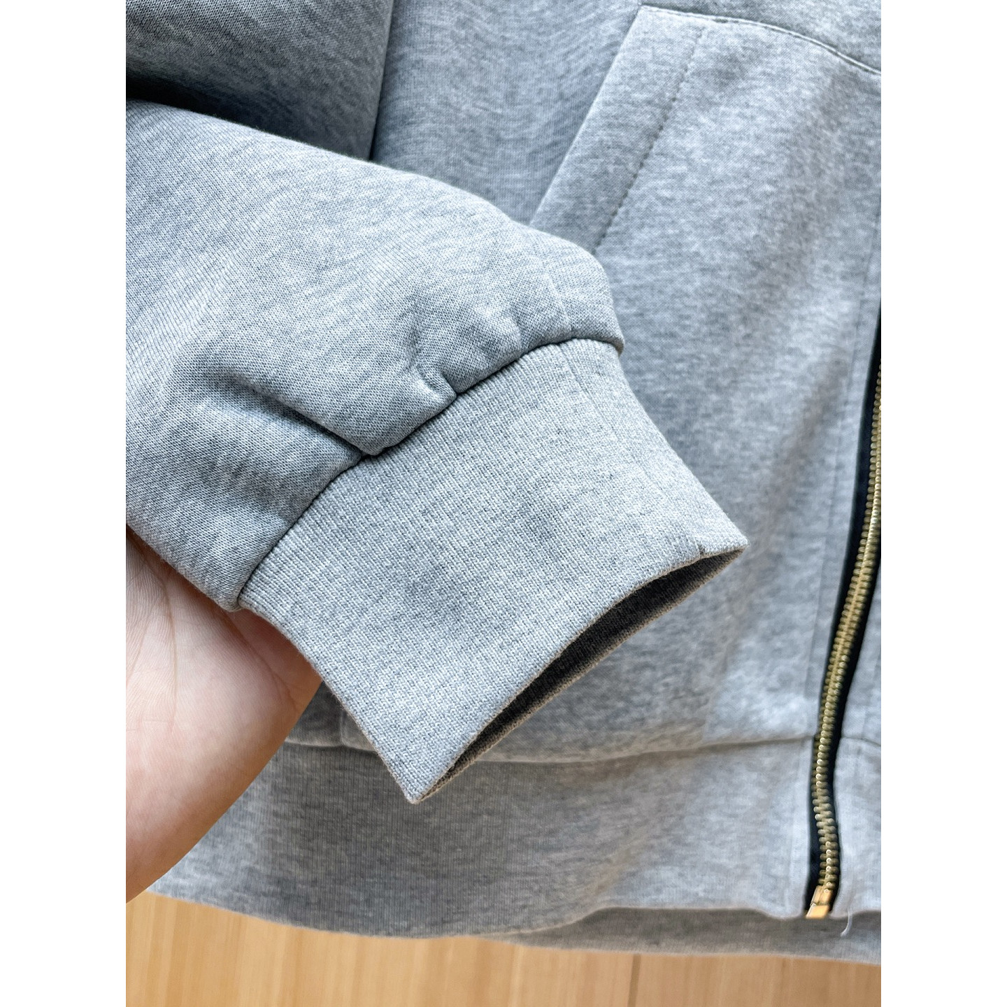<p>LV 精品外套(灰)</p>