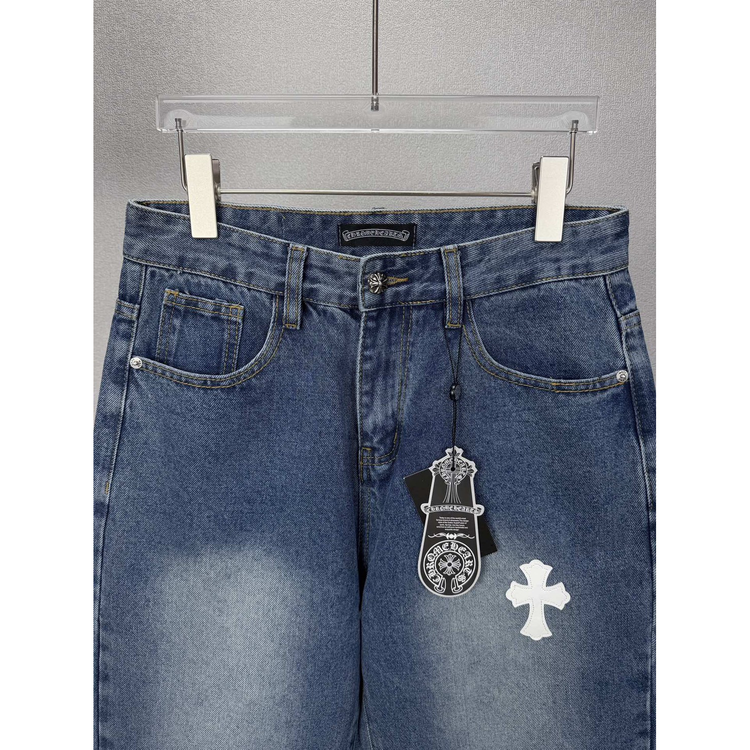 <p>CHROME HEARTS 彩色十字架印花情侣款水洗宽松牛仔裤</p>