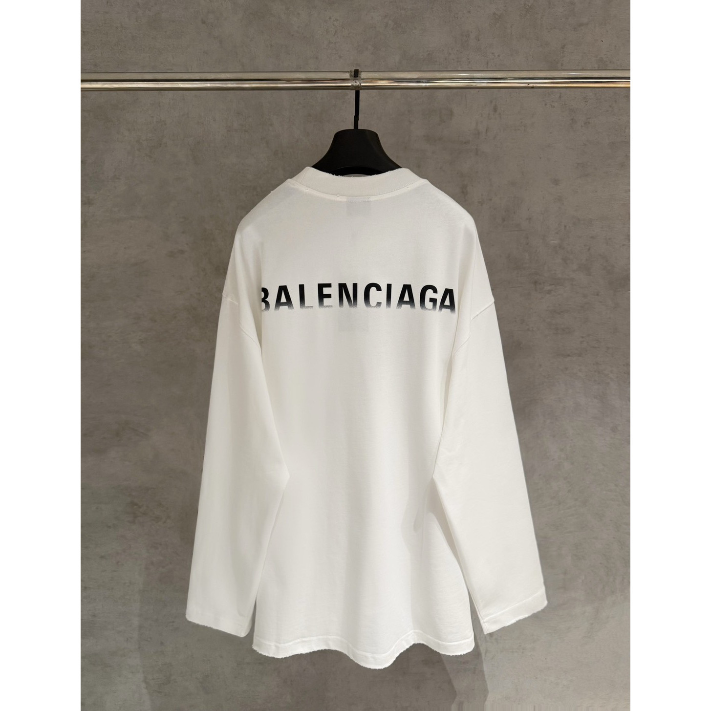 <p>Balenciaga 长袖T恤(白B13)</p>

<p>&nbsp;</p>