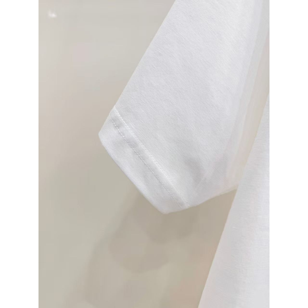 <p>&nbsp;GUCCI logo字母印花短袖T恤(白)&nbsp;</p>