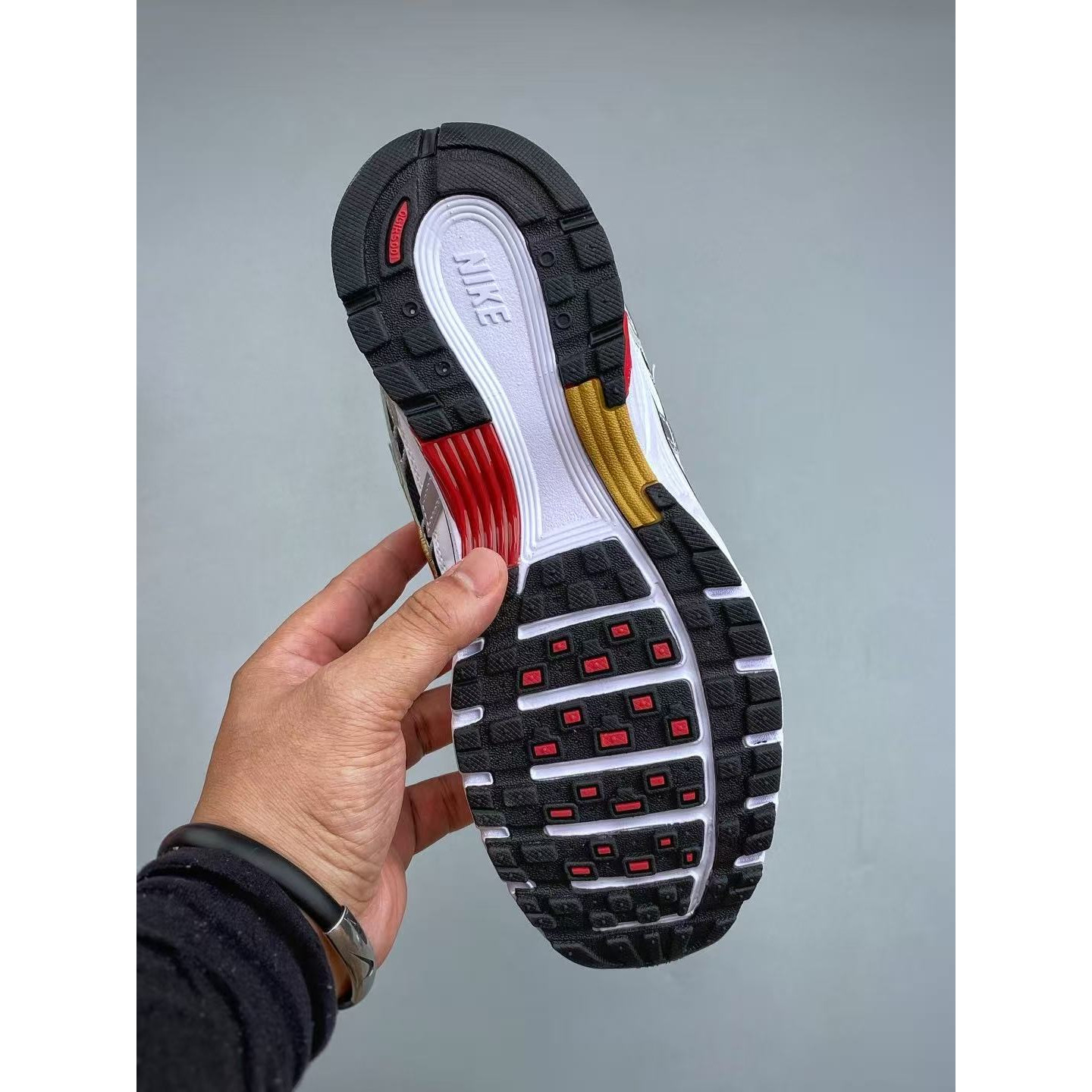 <p>Nike P-6000 &nbsp;复古休闲运动老爹鞋 (102)</p>