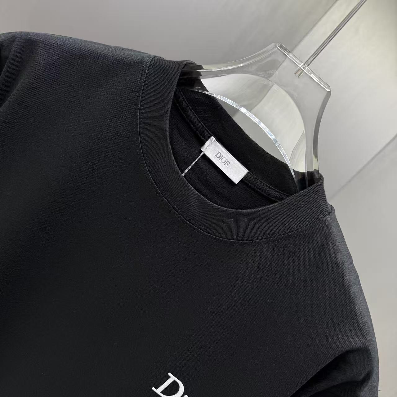 <p>DIOR 短袖T恤(黑)</p>