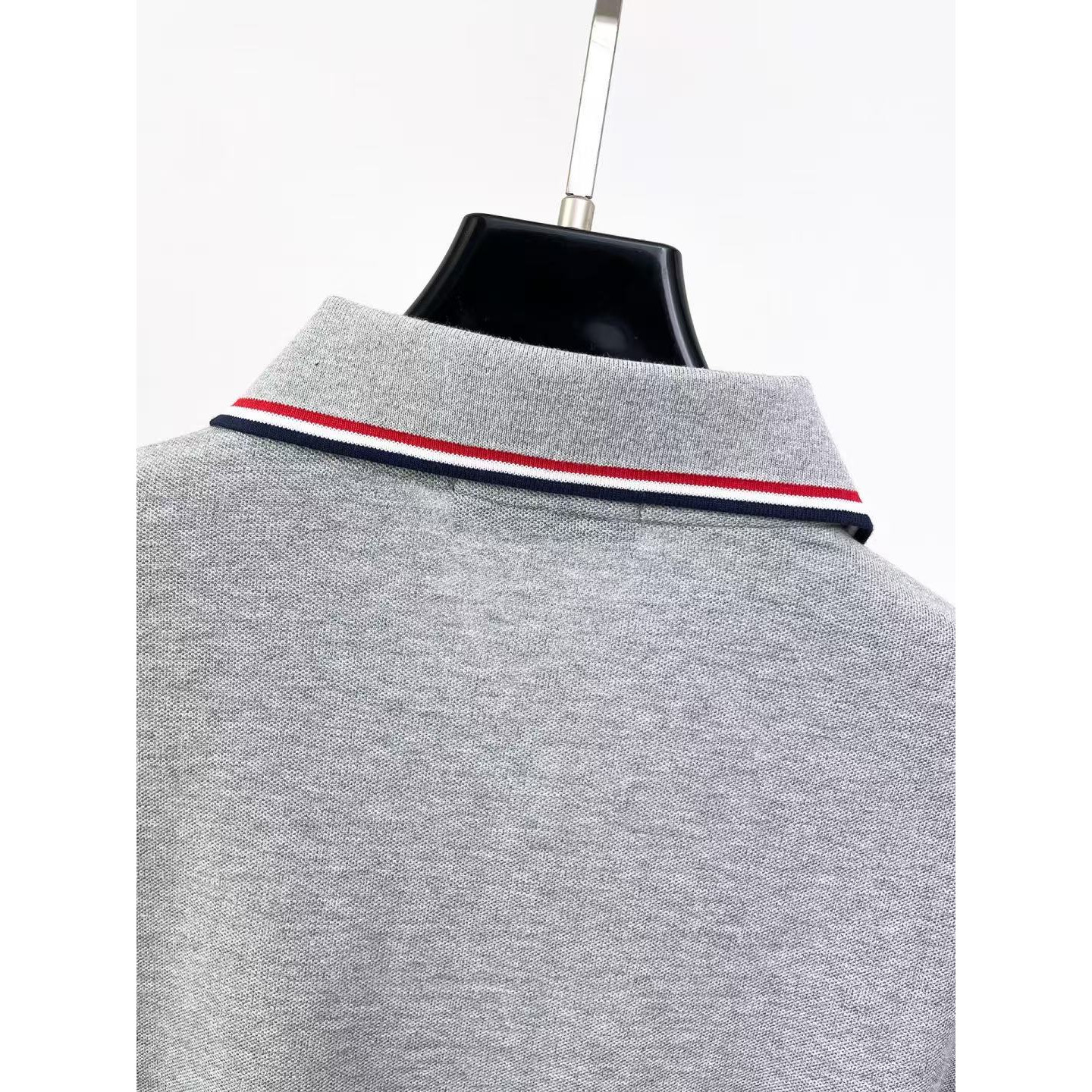 <p>MONCLER 贴片长袖Polo衫(灰)</p>