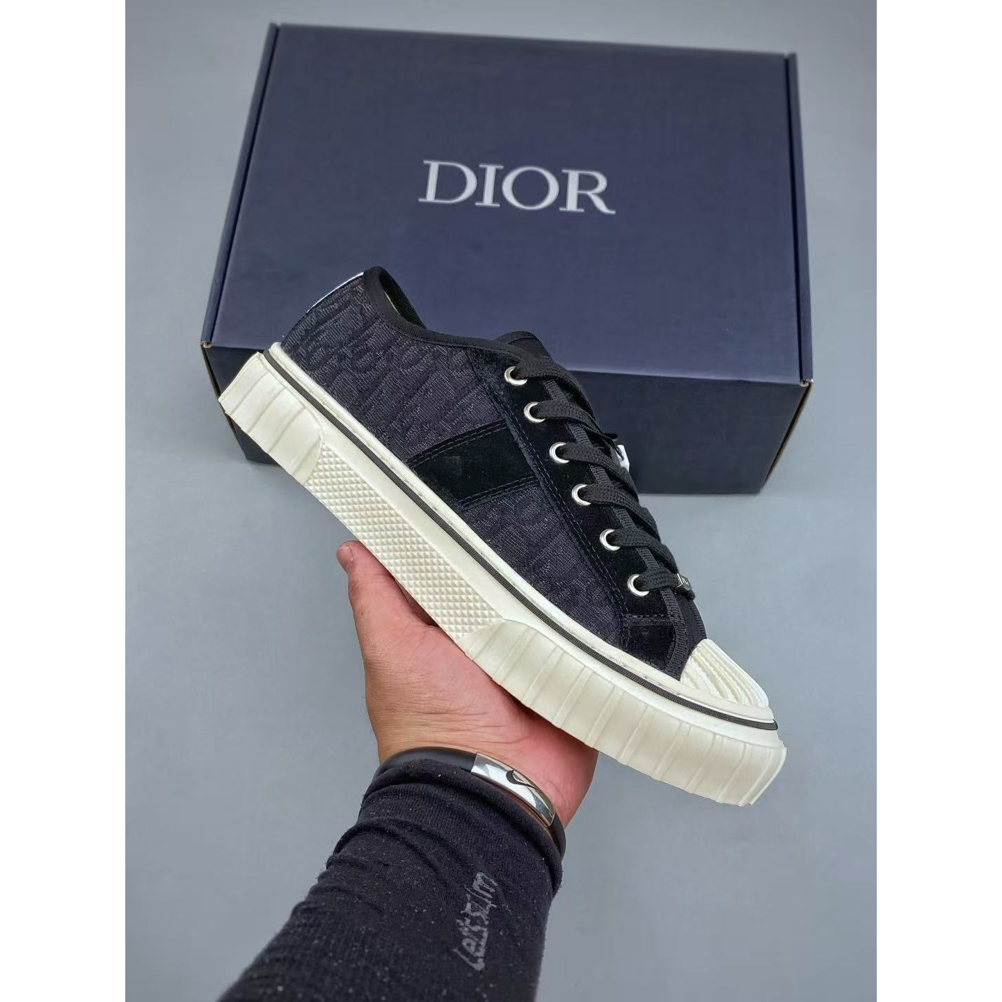 <p>DIOR Hooper 贝壳头帆布鞋(黑)&nbsp;</p>
