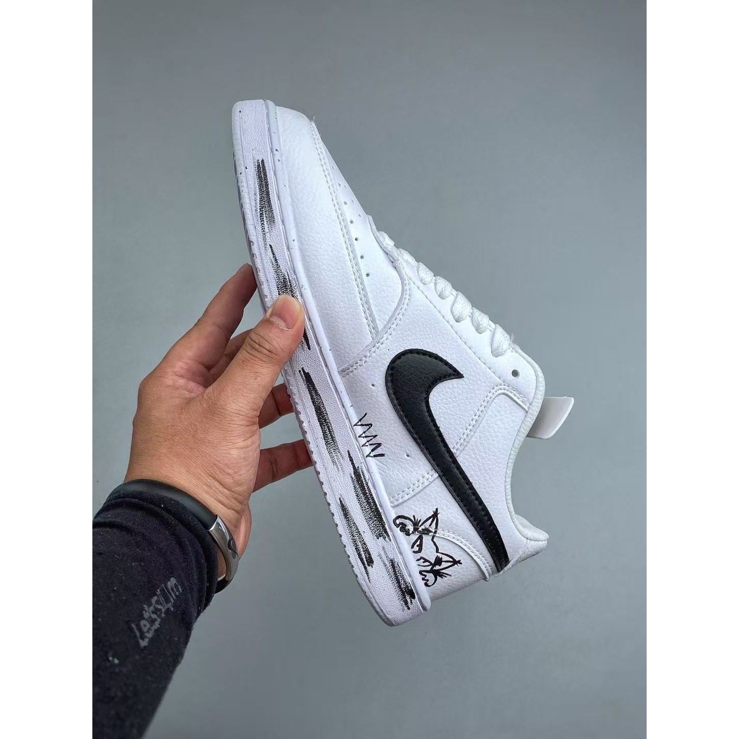 <p>NIKE COURTVISION 手绘泼墨涂鸦定制板鞋 (白)</p>
