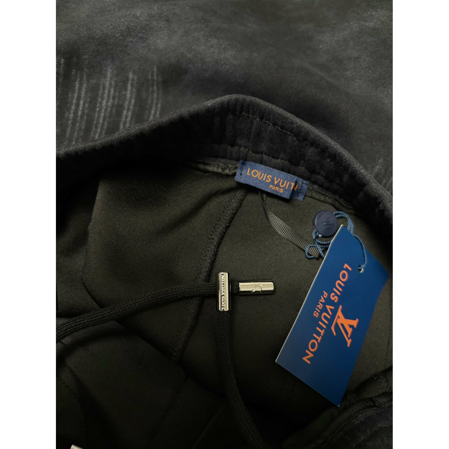 <p>LV 休闲长裤(黑)</p>