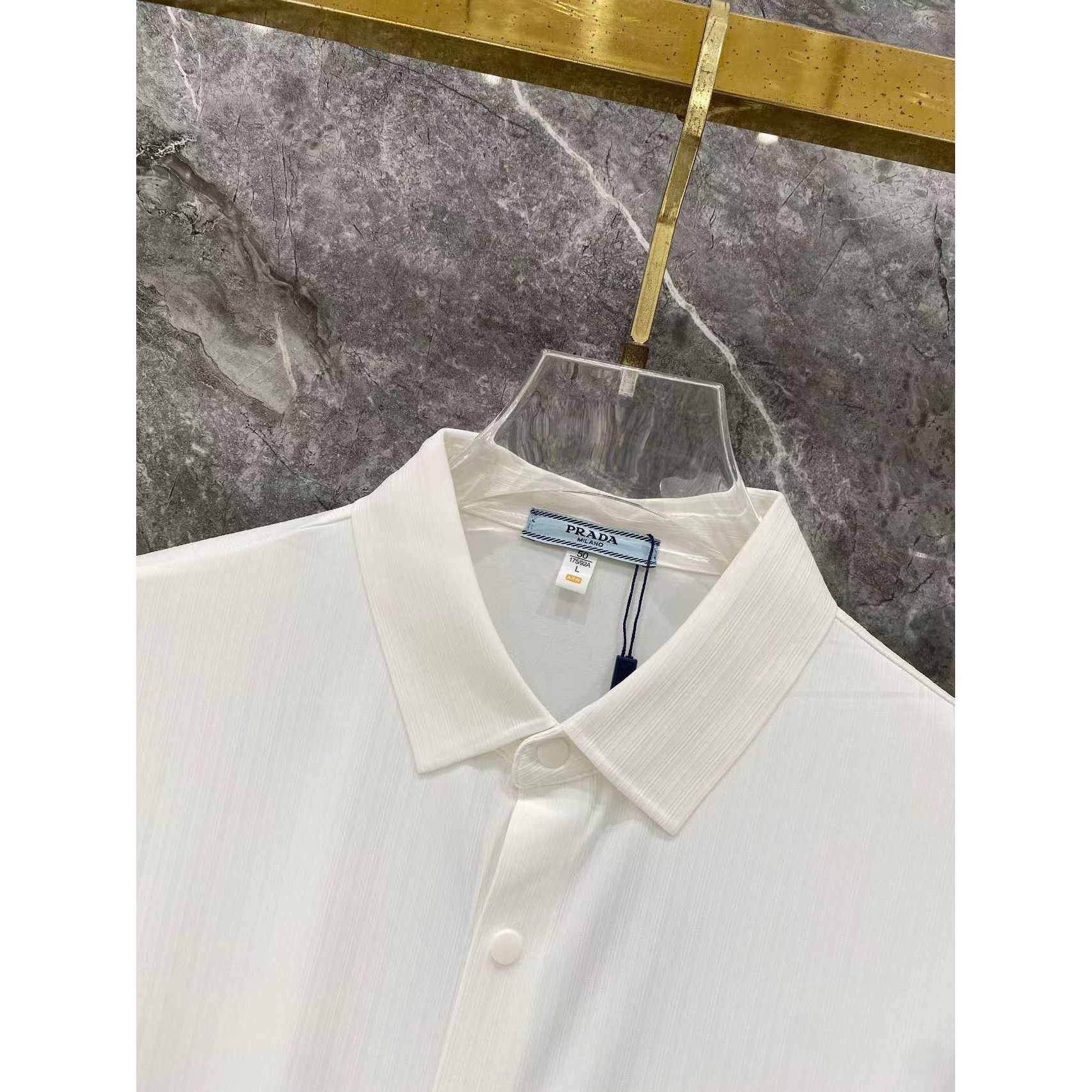 <p>Prada 秋冬长袖Polo(783013)</p>