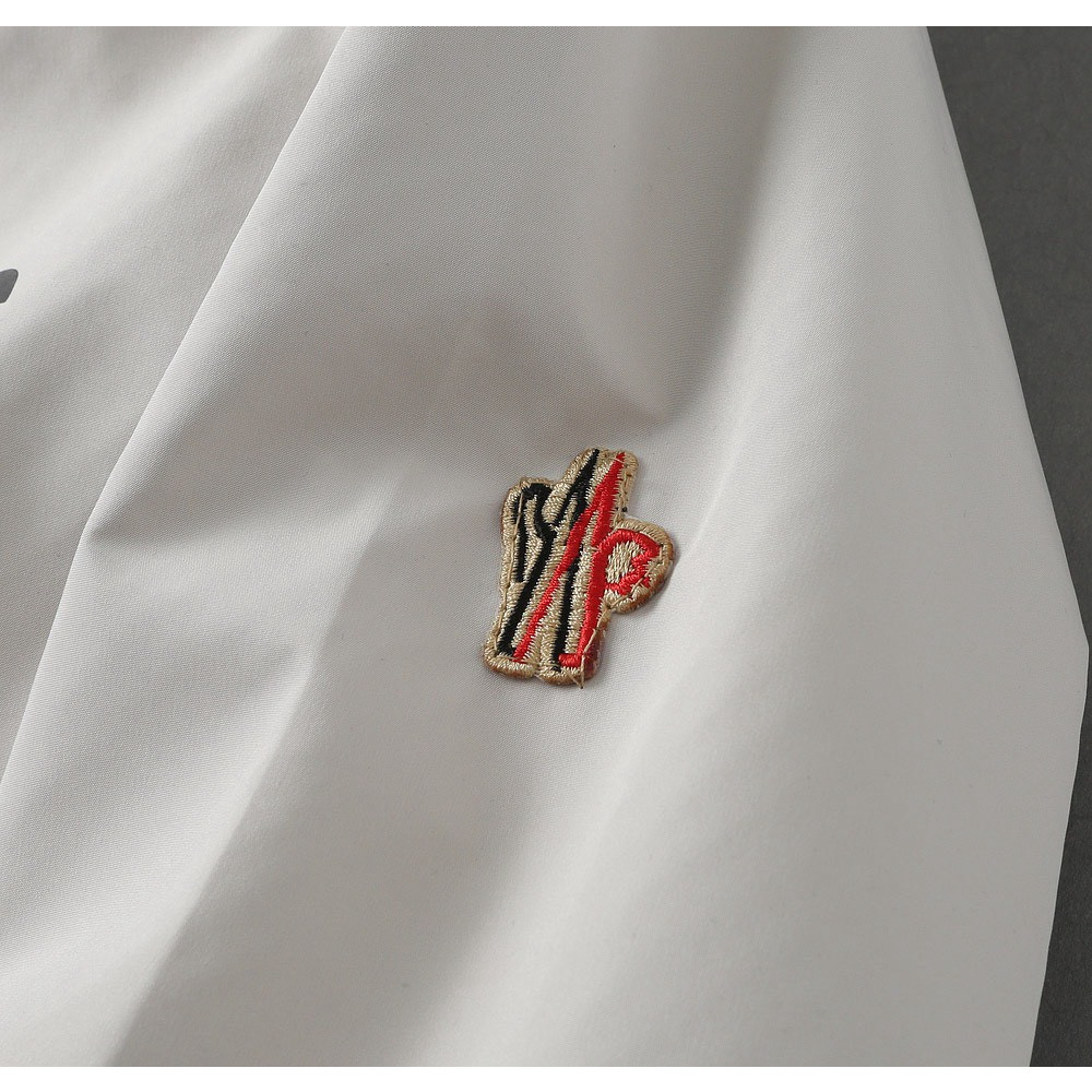<p>Moncler 新款男士夹克外套</p>