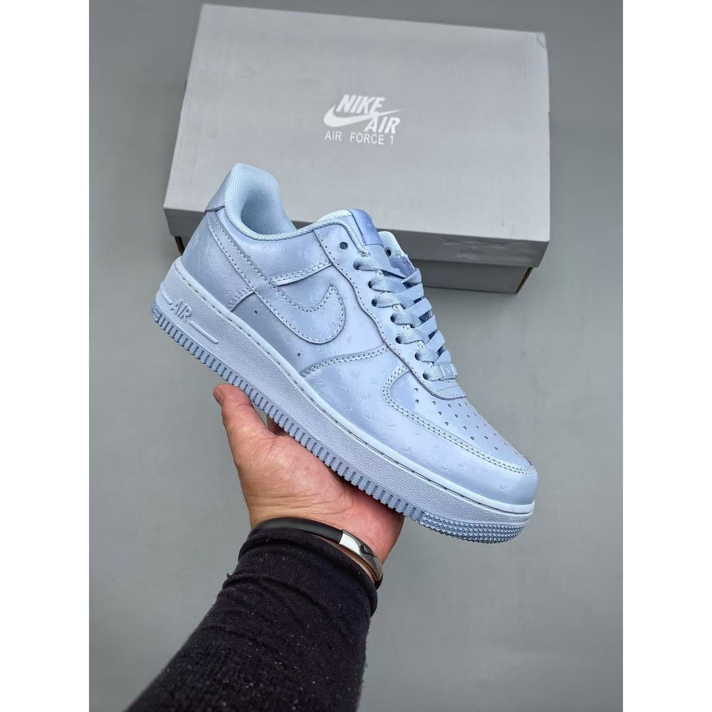 <p>&nbsp;Nike Air Force1 07 low&nbsp; (藍)</p>