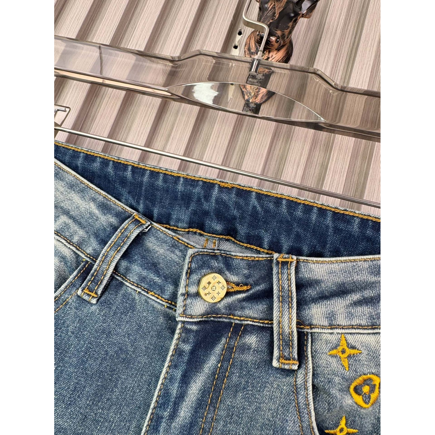 <p>LV 休閒牛仔褲</p>
