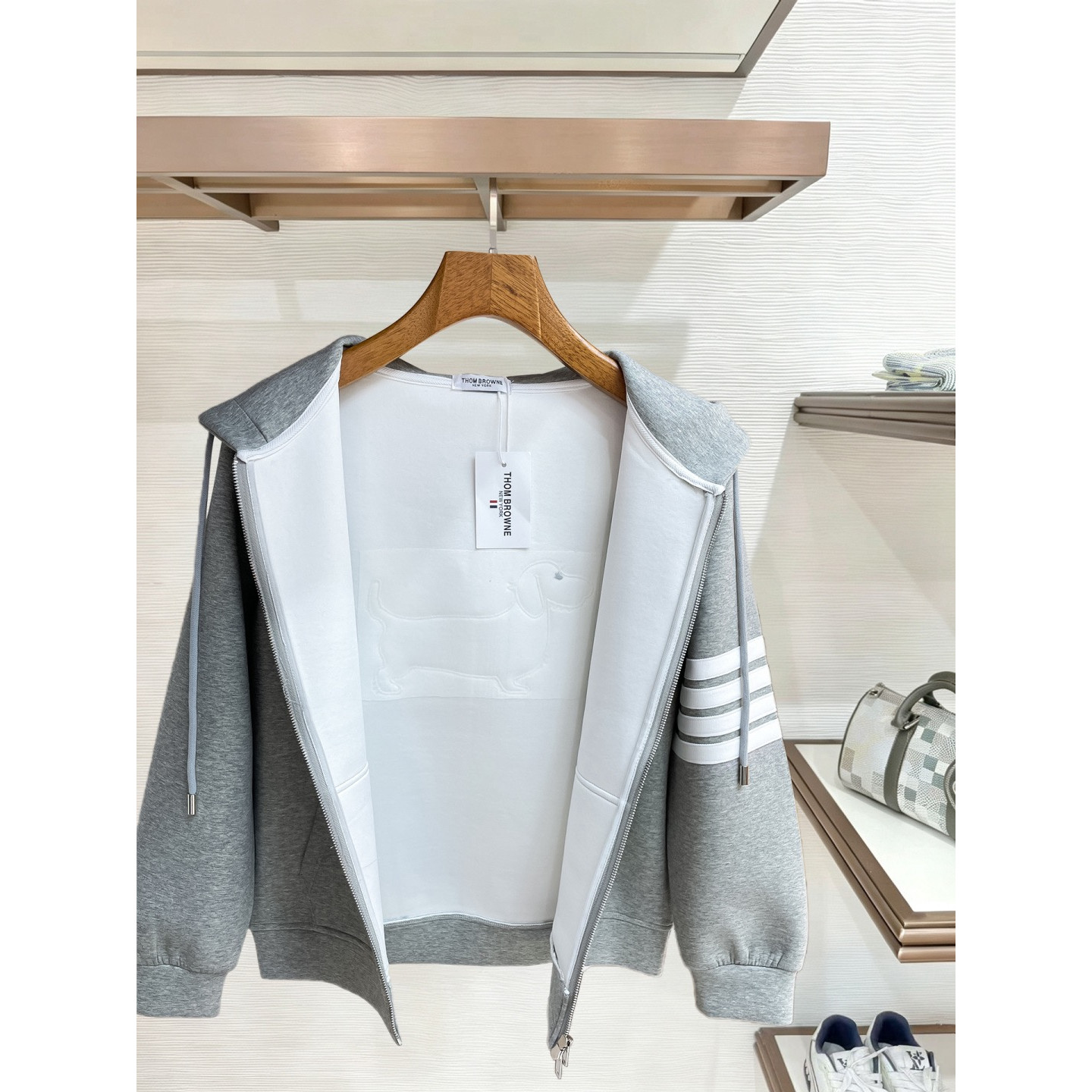 <p>Thom Browne 精品外套(灰)</p>