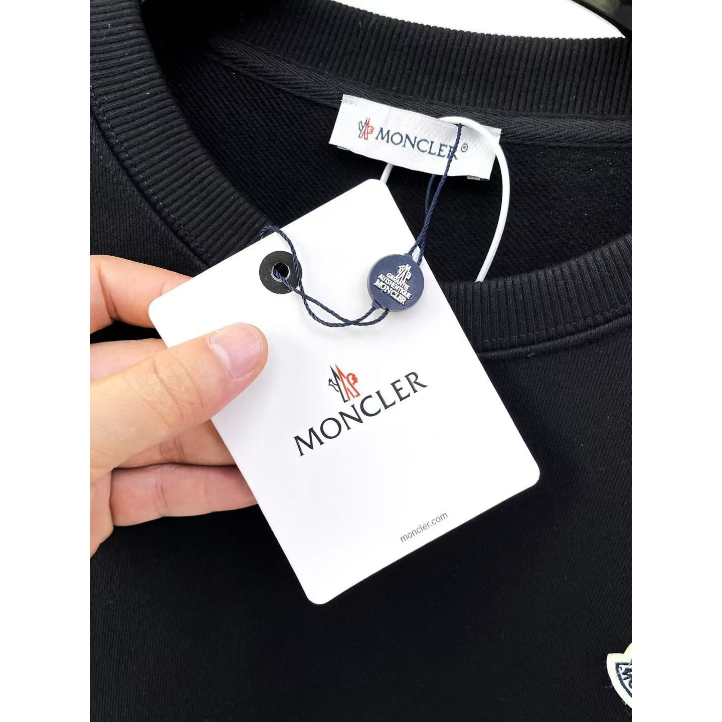 <p>MONCLER 圆领卫衣(黑)</p>