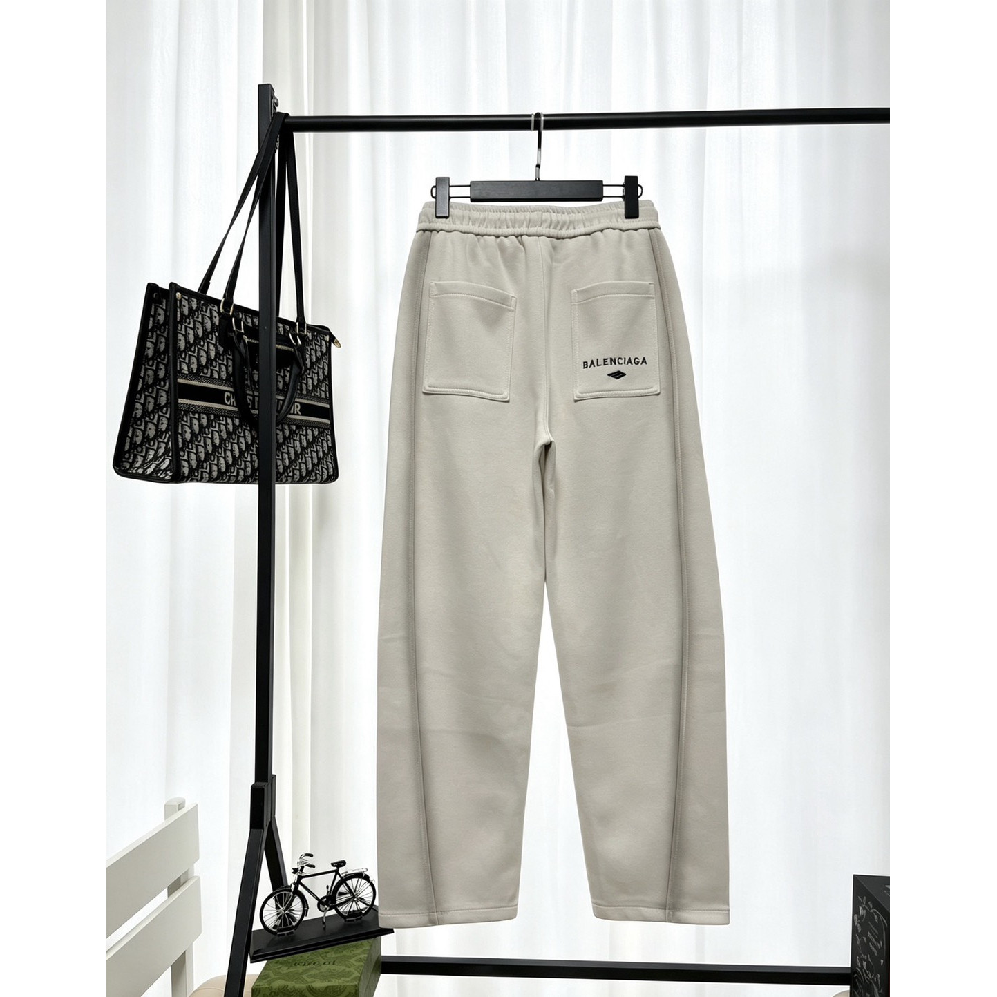 <p>Balenciaga 休闲长裤</p>