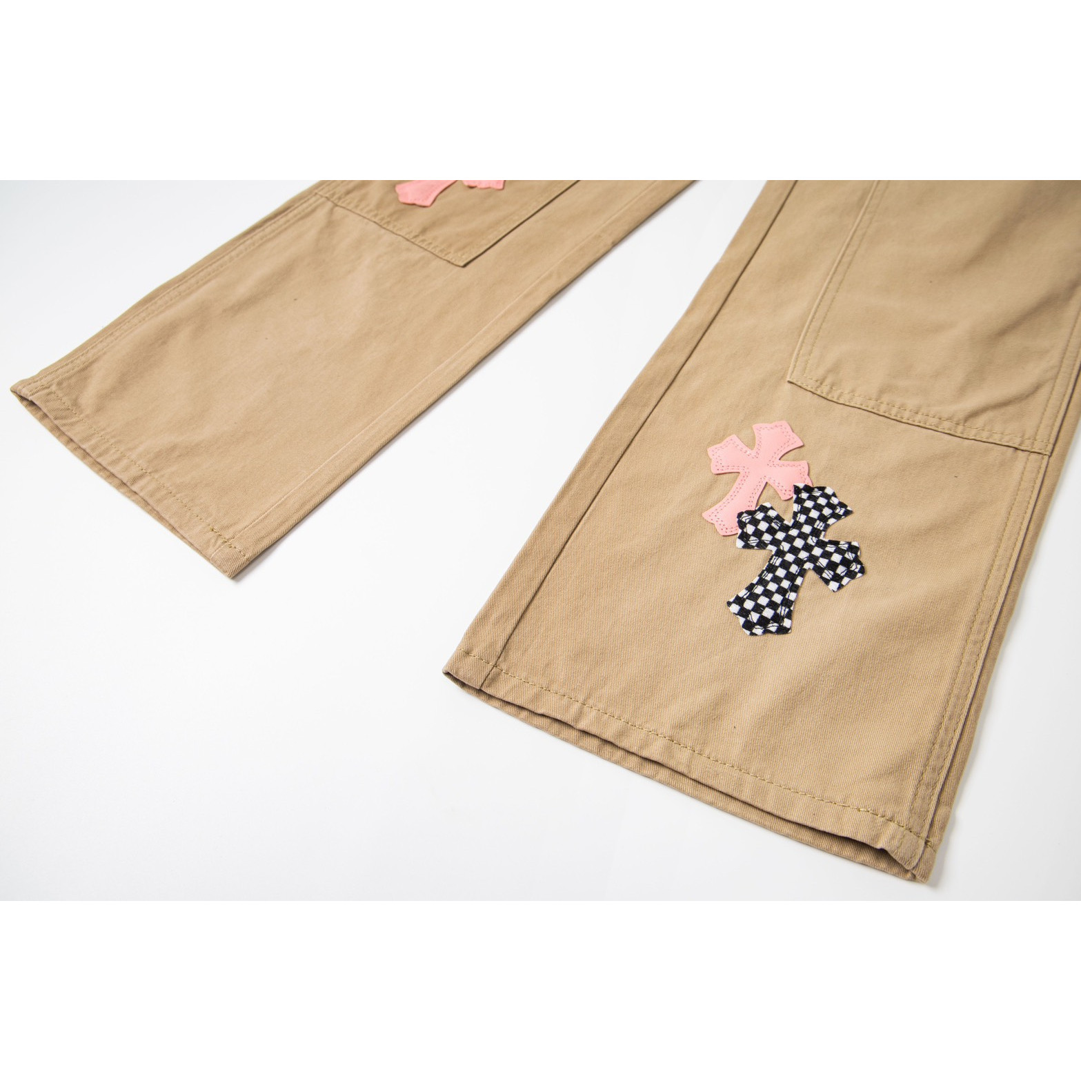 <p>CHROME HEARTS 樱花粉拼皮伐木拼接水洗牛仔裤(1758#)</p>