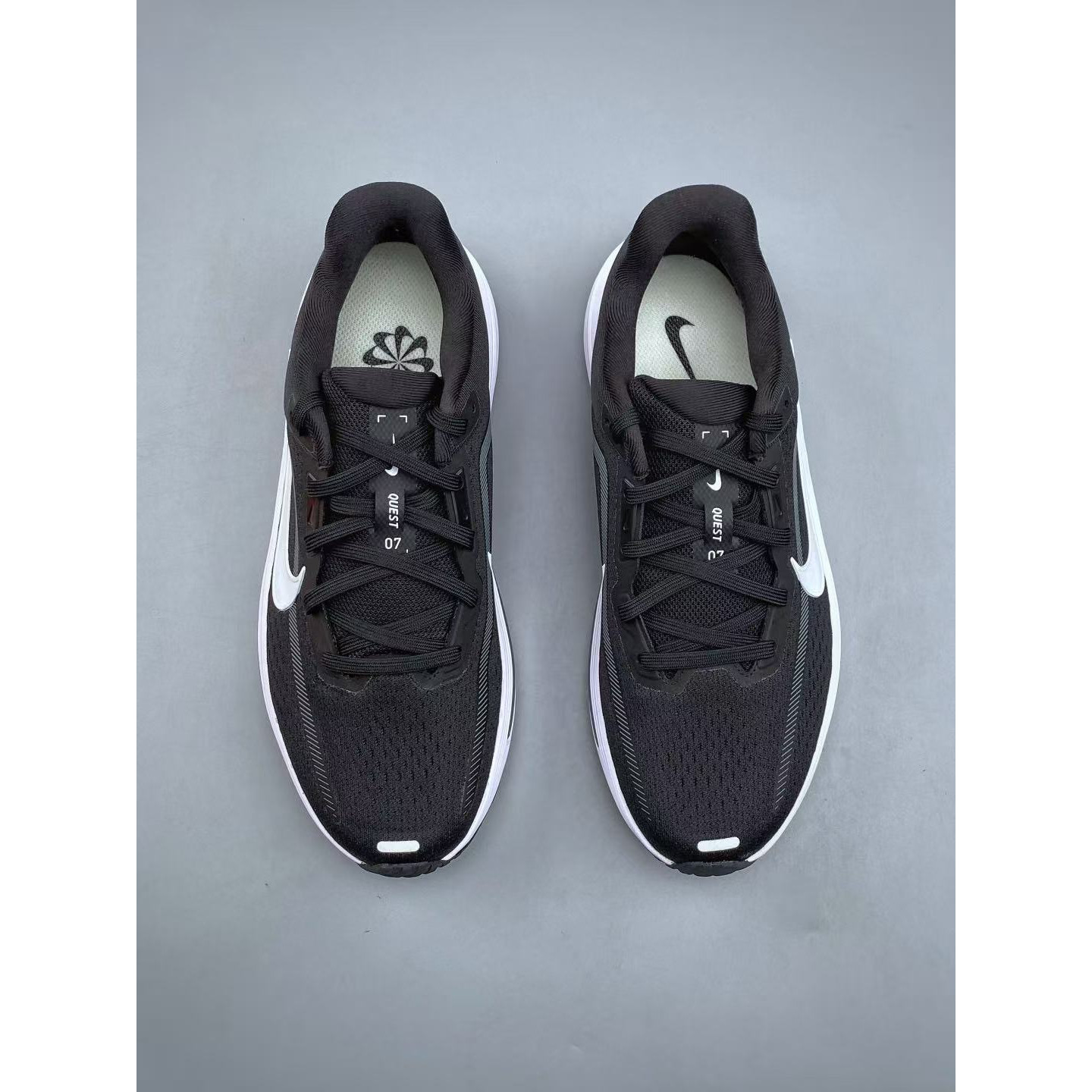 <p>Nike Quest 7 休闲慢跑鞋(黑)&nbsp;</p>