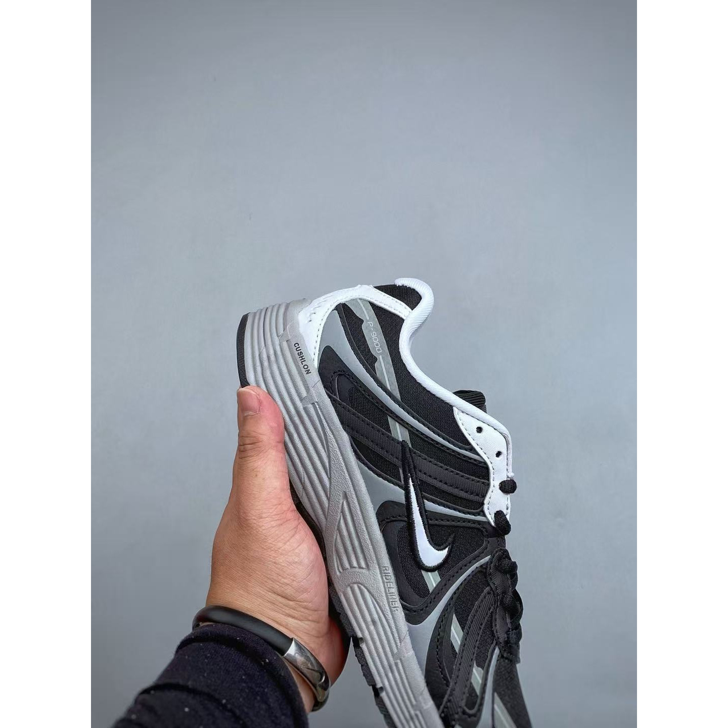 <p>Nike P-9000 休闲跑步鞋(黑)&nbsp;</p>