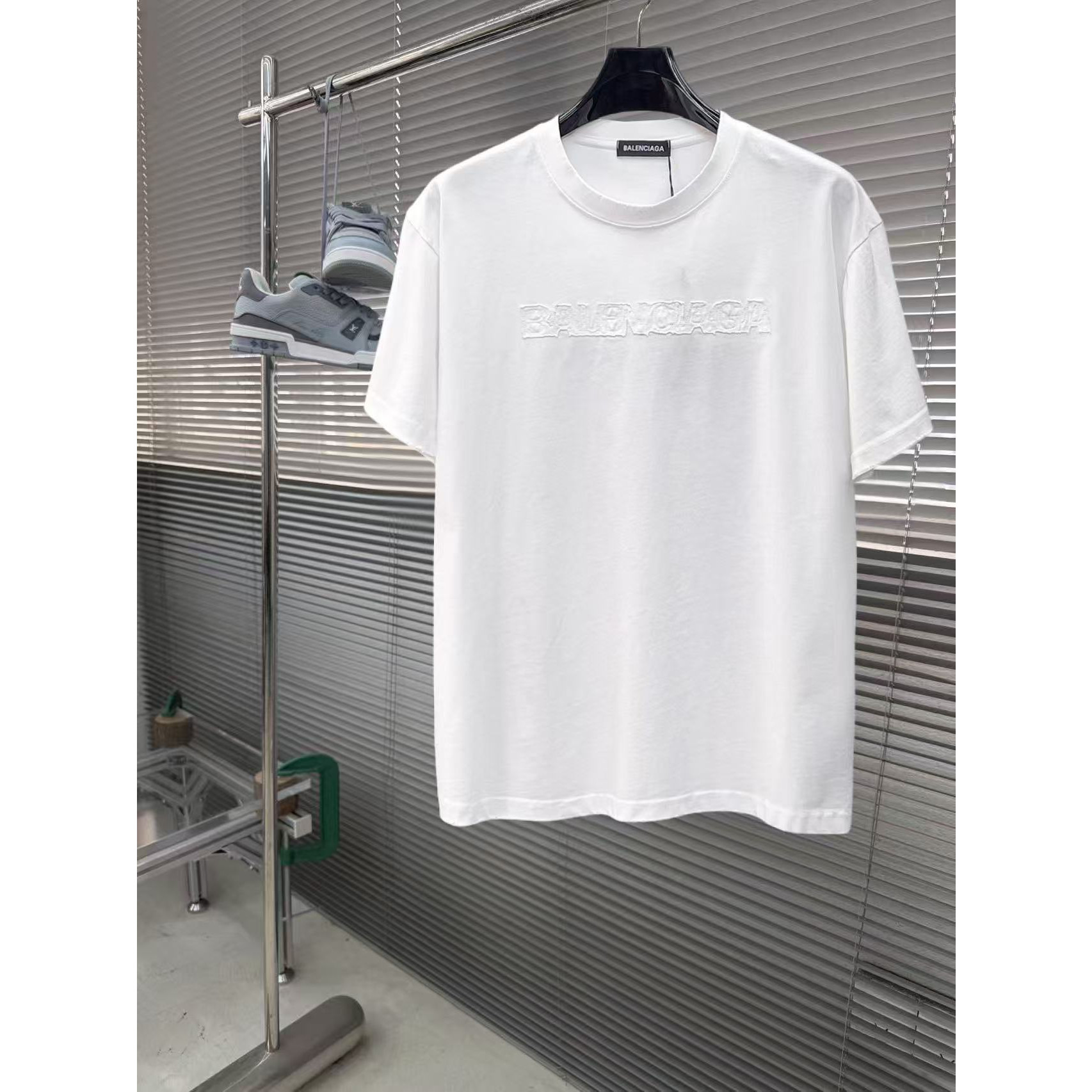 <p>Balenciaga 专柜新款短袖T恤(白)</p>