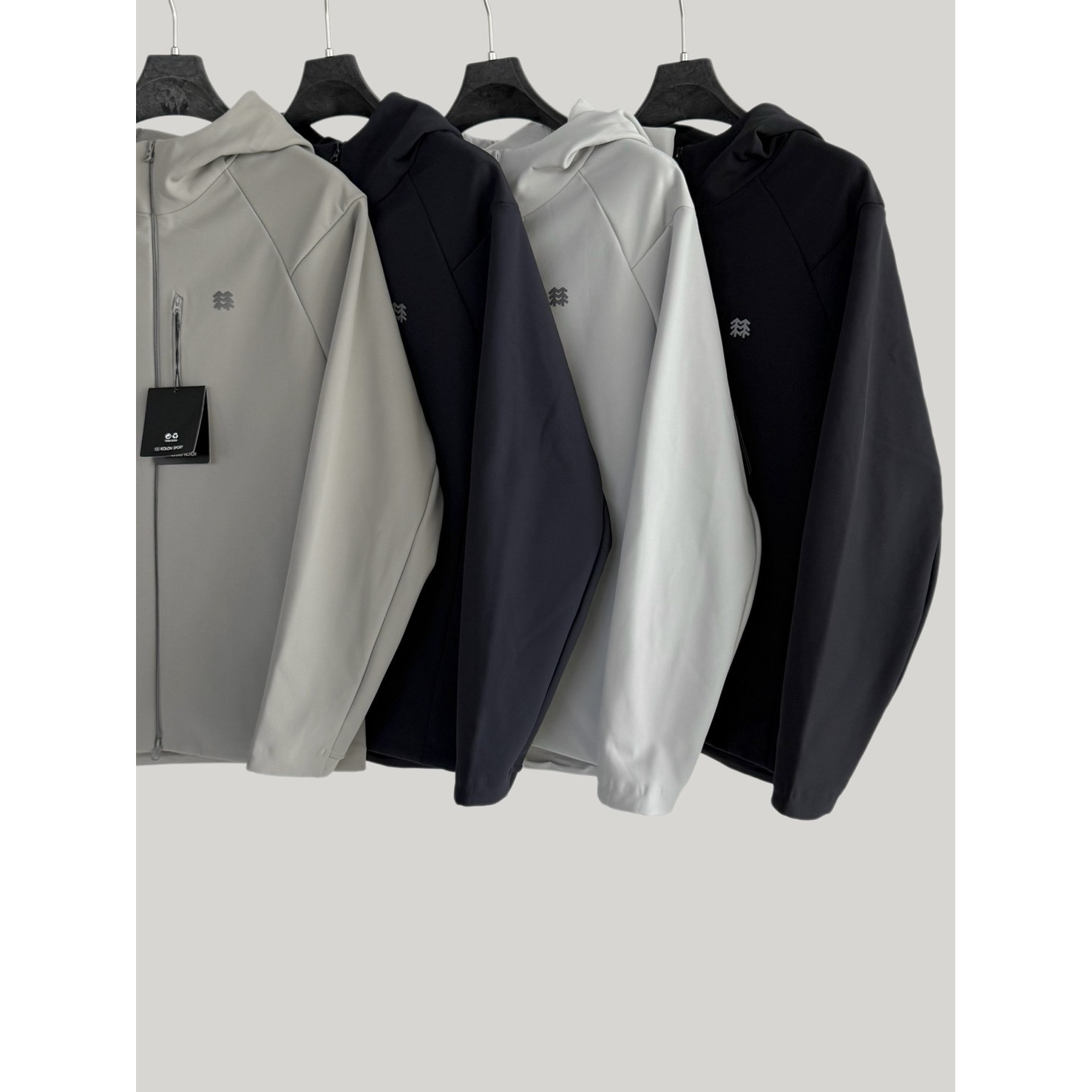 <p>KOLON SPORT 软壳加薄绒冲锋衣(藏青)</p>