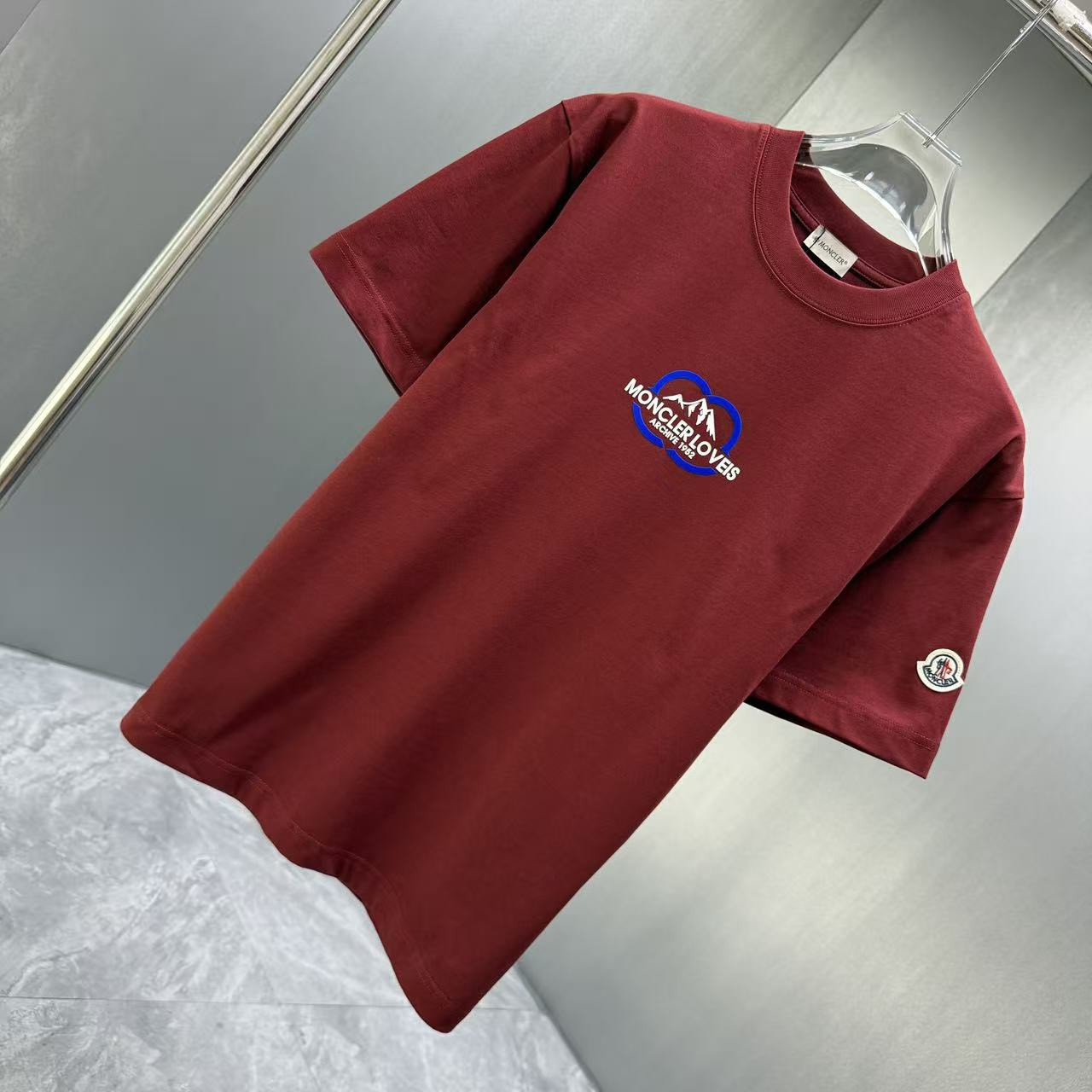 <p>Moncler 短袖T恤(深紅)</p>