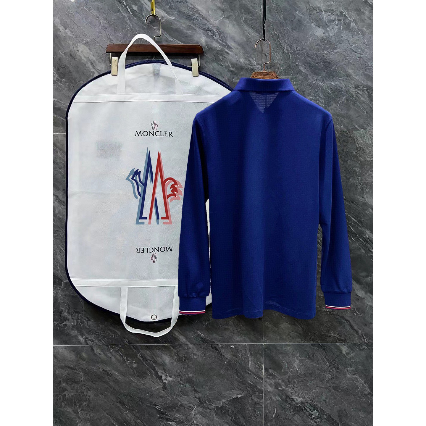 <p>MONCLER 立体徽标翻领长袖Polo衫(藍)</p>